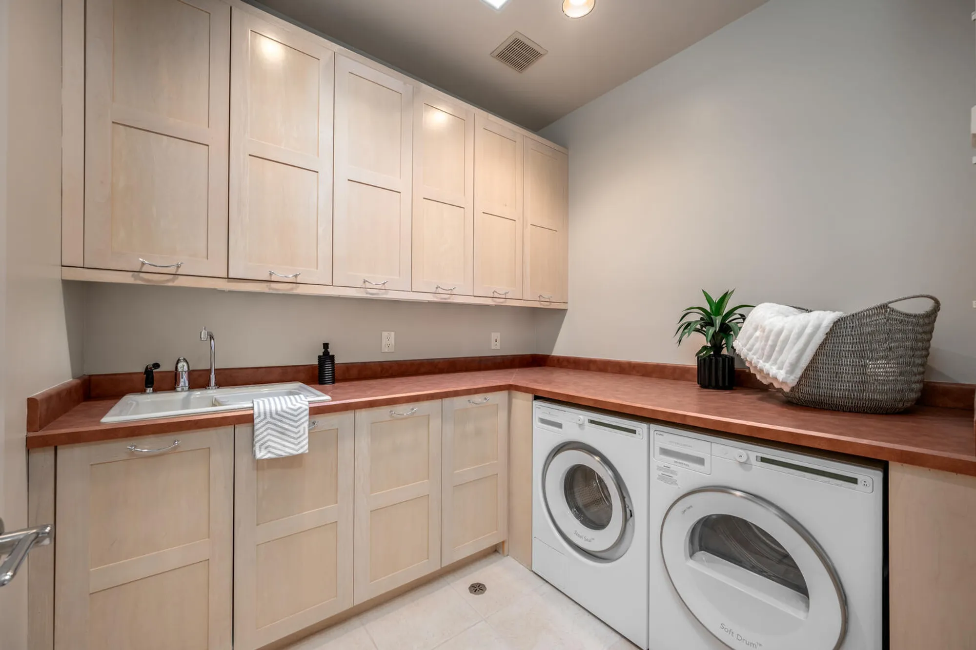 Property Slideshow image 34 of 53 | 2417 w cohonina trl, St George, UT, 84770