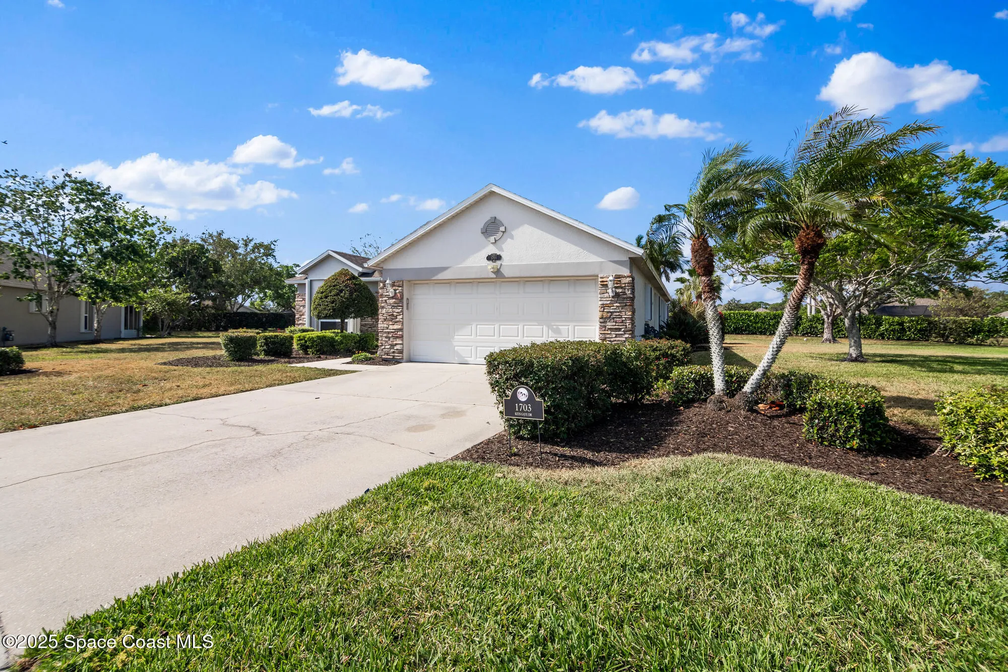 Property Slideshow image 3 of 44 | 1703 keys gate dr, Melbourne, FL, 32940