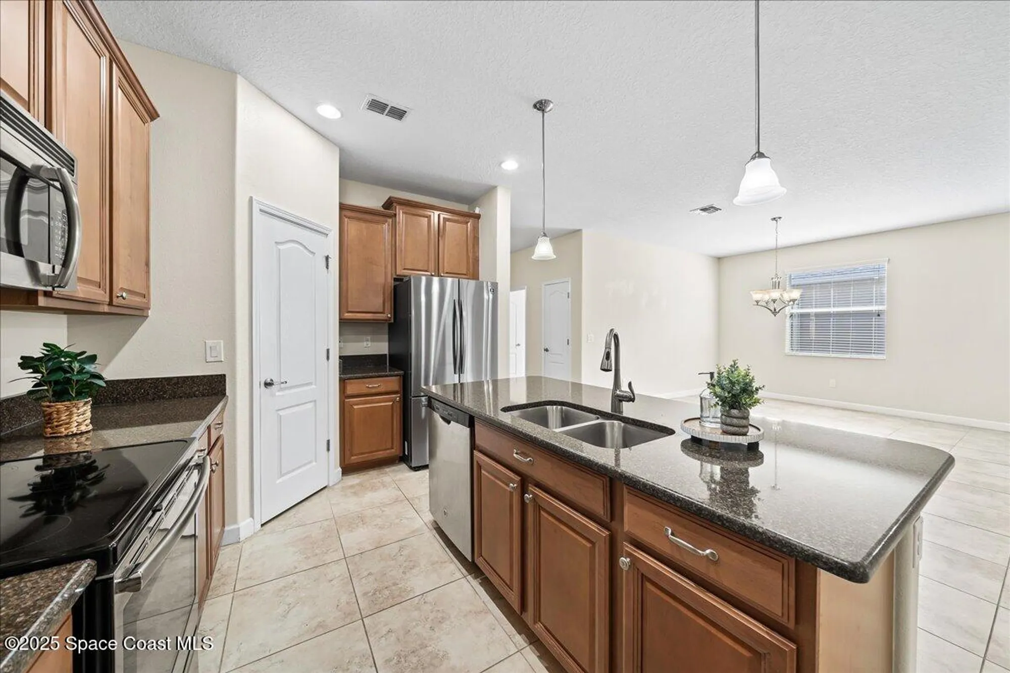 Property Slideshow image 7 of 38 | 3624 sansome cir, Melbourne, FL, 32940