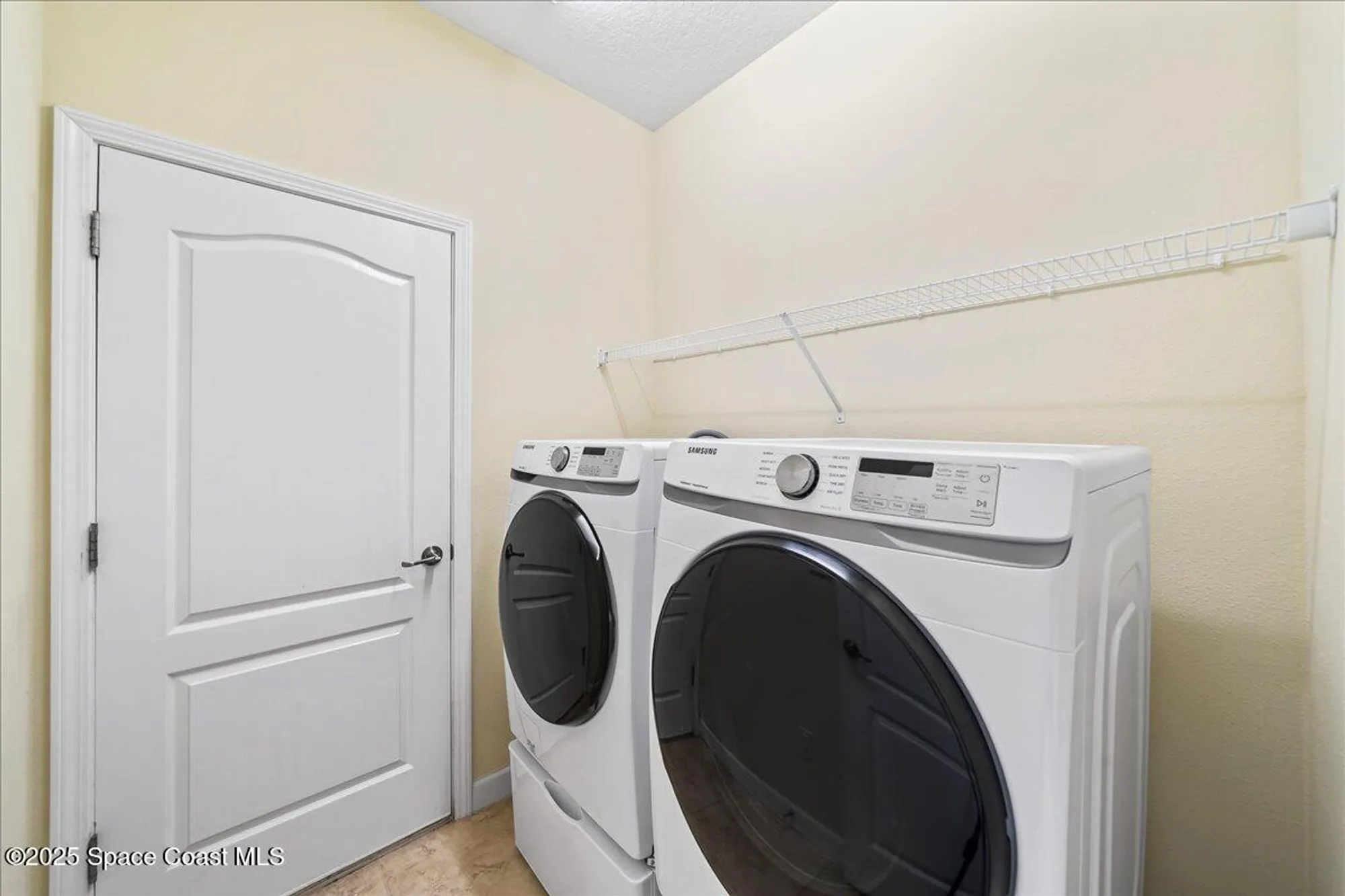 Property Slideshow image 19 of 38 | 3624 sansome cir, Melbourne, FL, 32940