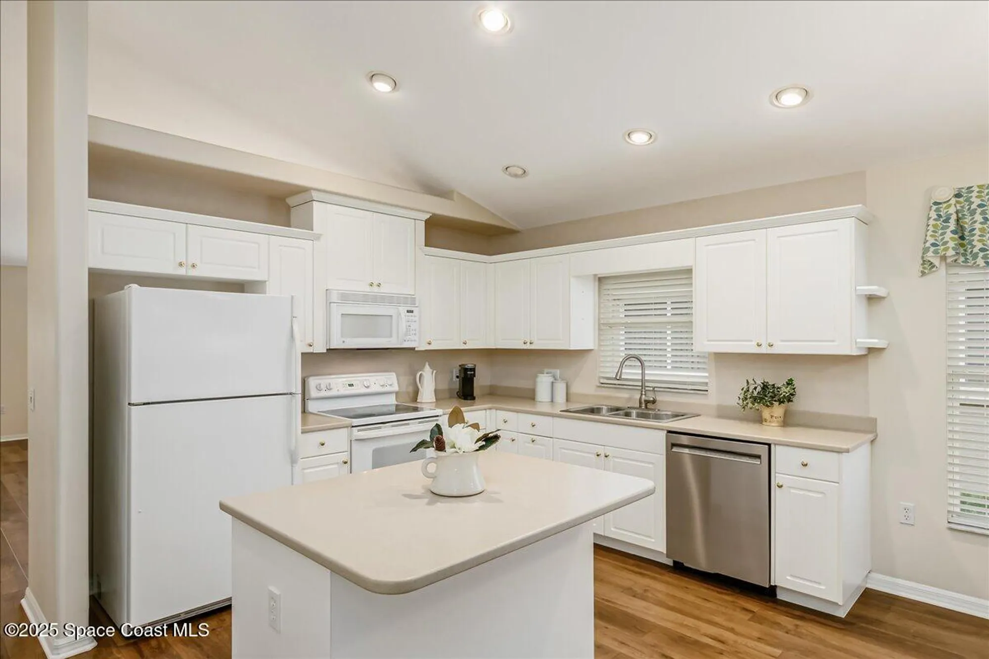 Property Slideshow image 11 of 50 | 1634 timacuan dr, Melbourne, FL, 32940
