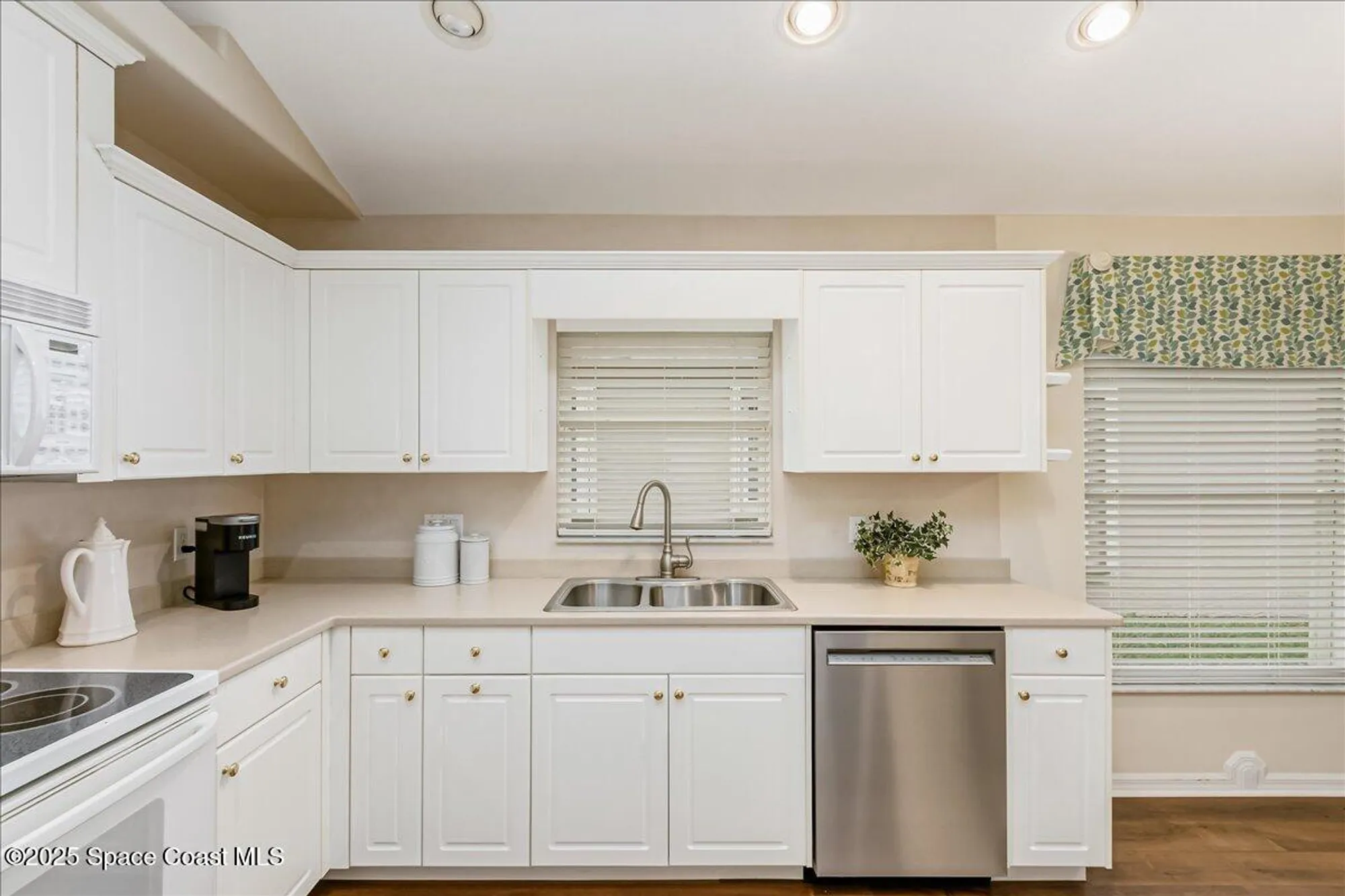 Property Slideshow image 12 of 50 | 1634 timacuan dr, Melbourne, FL, 32940