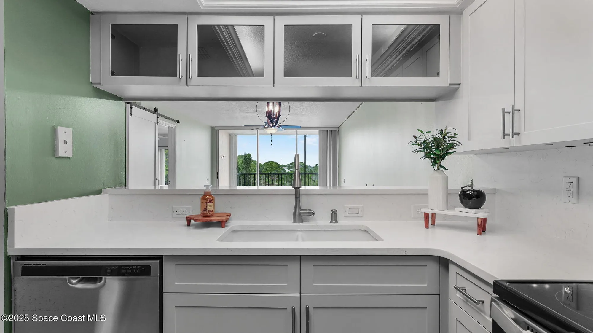 Property Slideshow image 4 of 43 | 1420 huntington ln 2405, Rockledge, FL, 32955