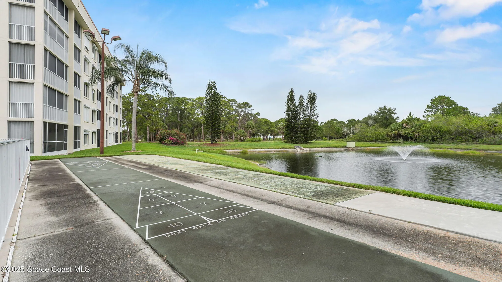 Property Slideshow image 33 of 43 | 1420 huntington ln 2405, Rockledge, FL, 32955