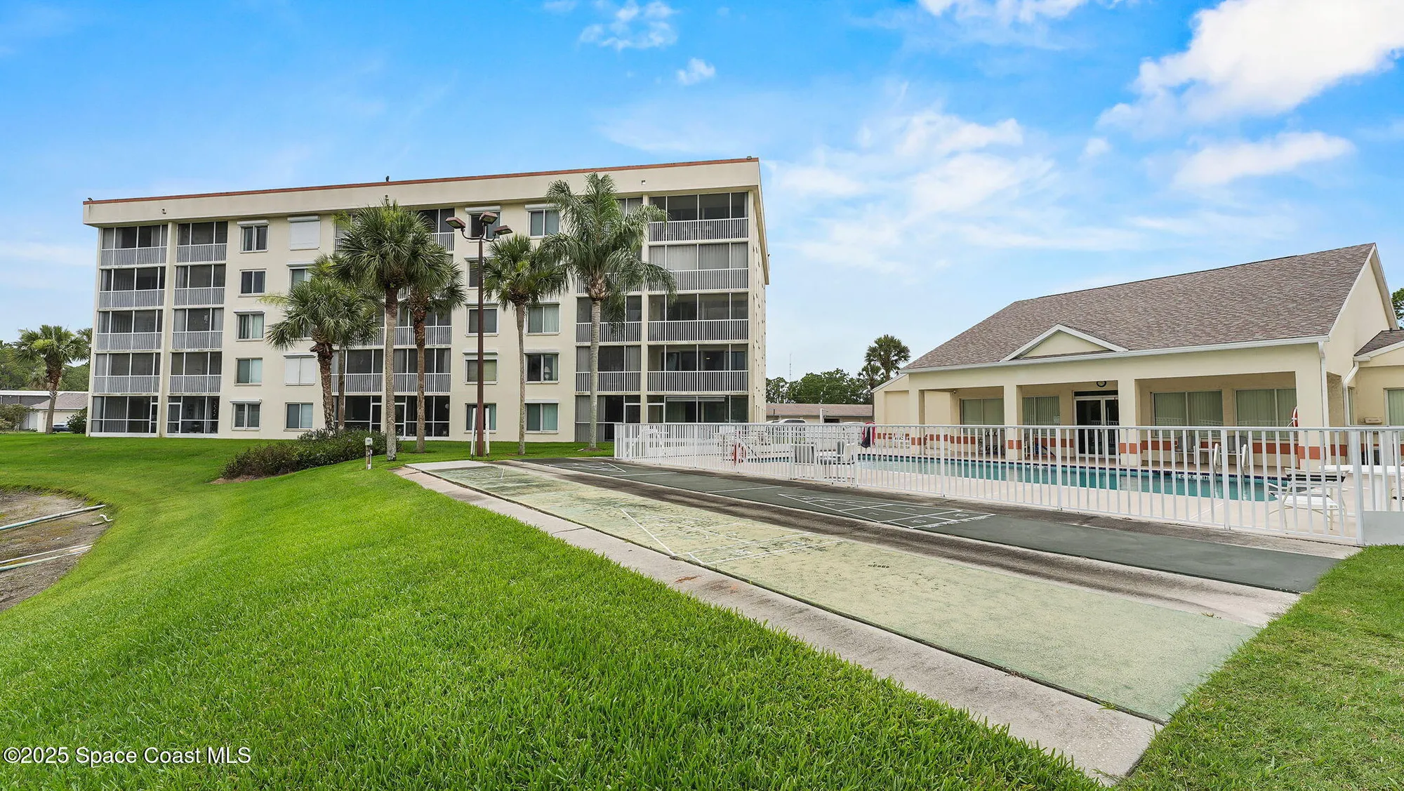 Property Slideshow image 35 of 43 | 1420 huntington ln 2405, Rockledge, FL, 32955