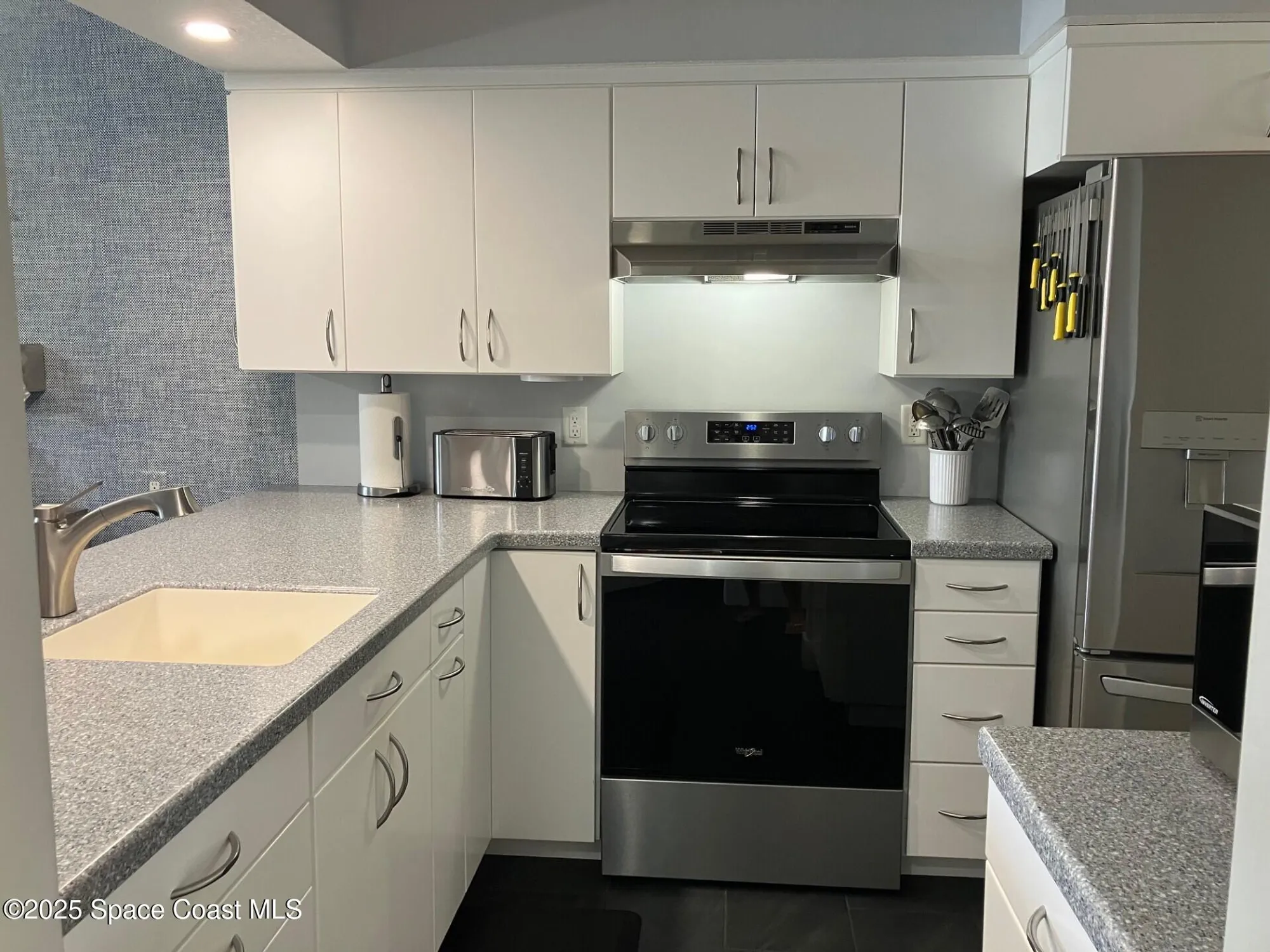 Property Slideshow image 7 of 24 | 1420 huntington ln 2105, Rockledge, FL, 32955