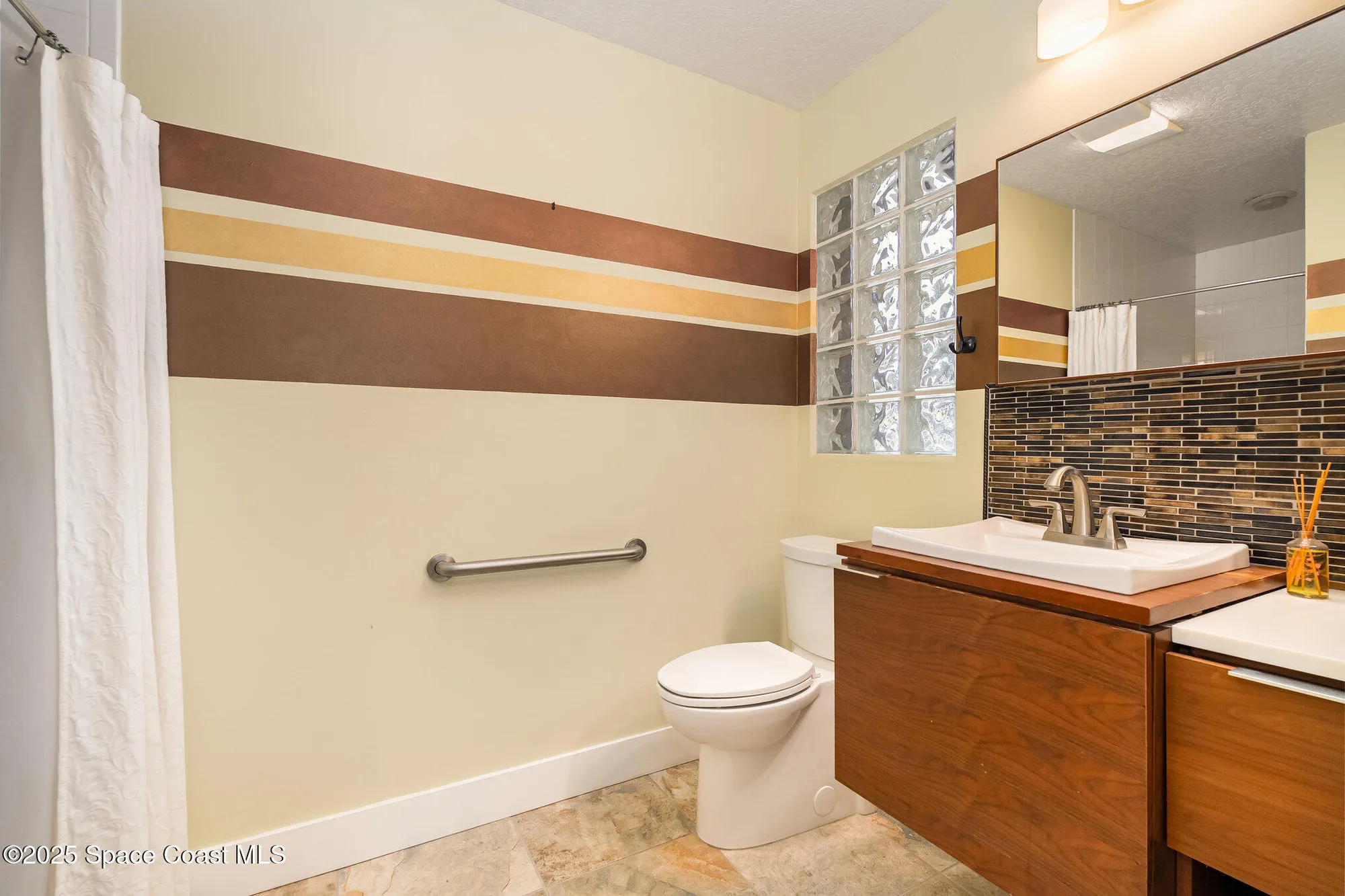 Property Slideshow image 12 of 38 | 1469 patriot dr, Melbourne, FL, 32940