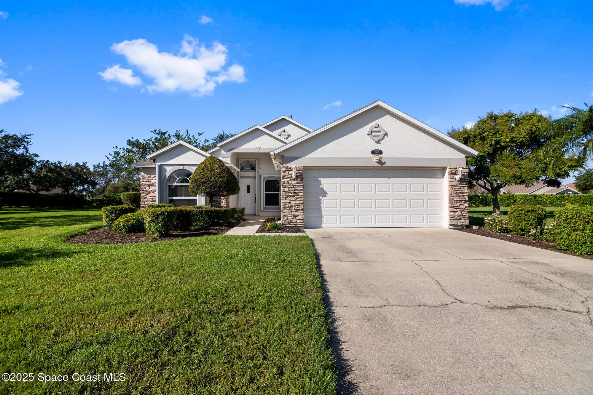 Property Slideshow image 2 of 44 | 1703 keys gate dr, Melbourne, FL, 32940