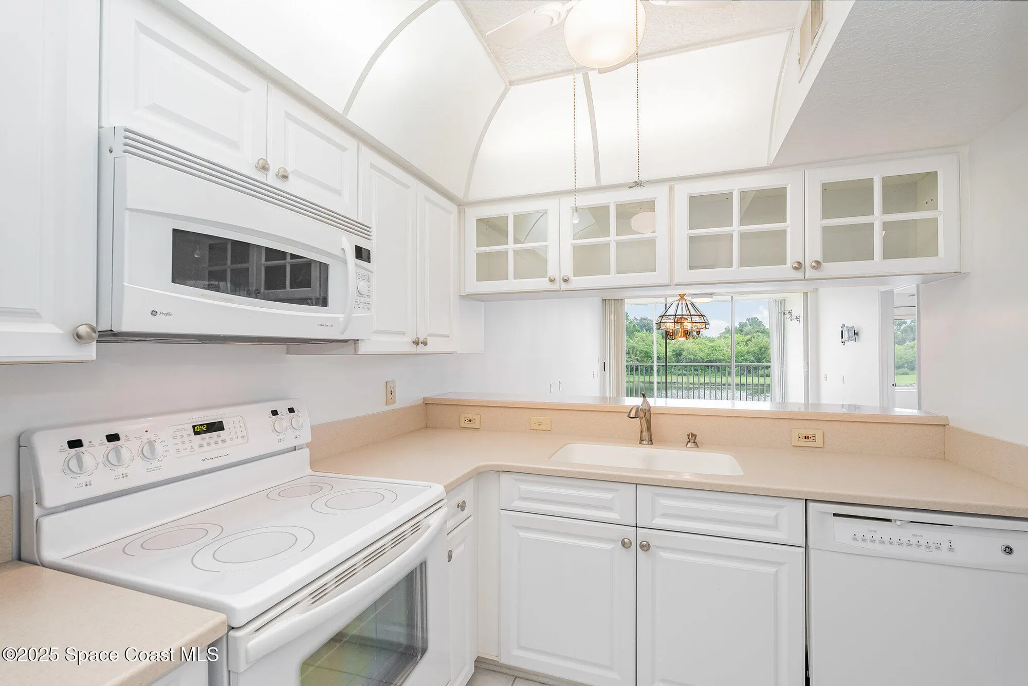 Property Slideshow image 4 of 33 | 1410 huntington ln apt 1204, Rockledge, FL, 32955