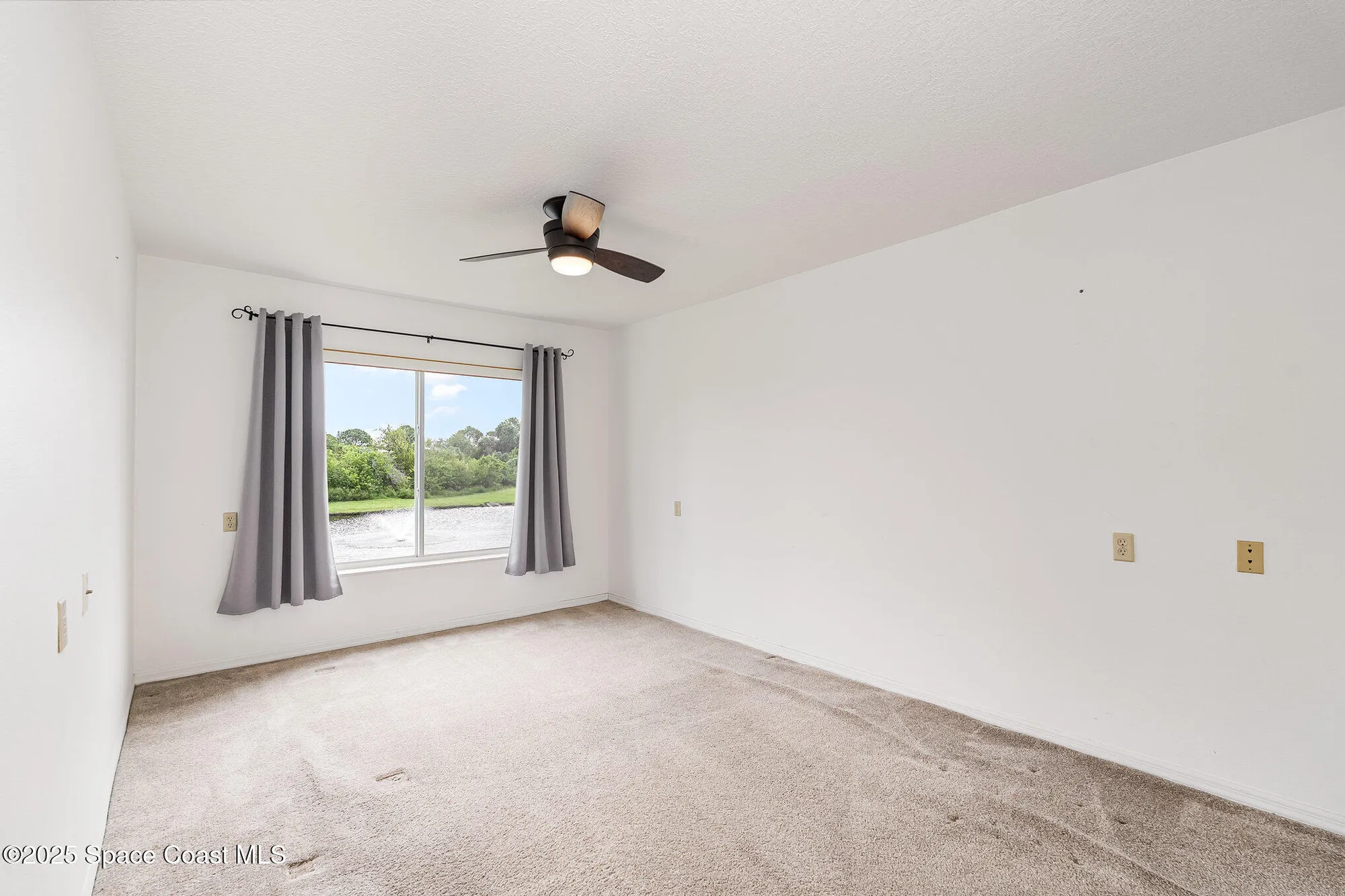 Property Slideshow image 9 of 33 | 1410 huntington ln apt 1204, Rockledge, FL, 32955