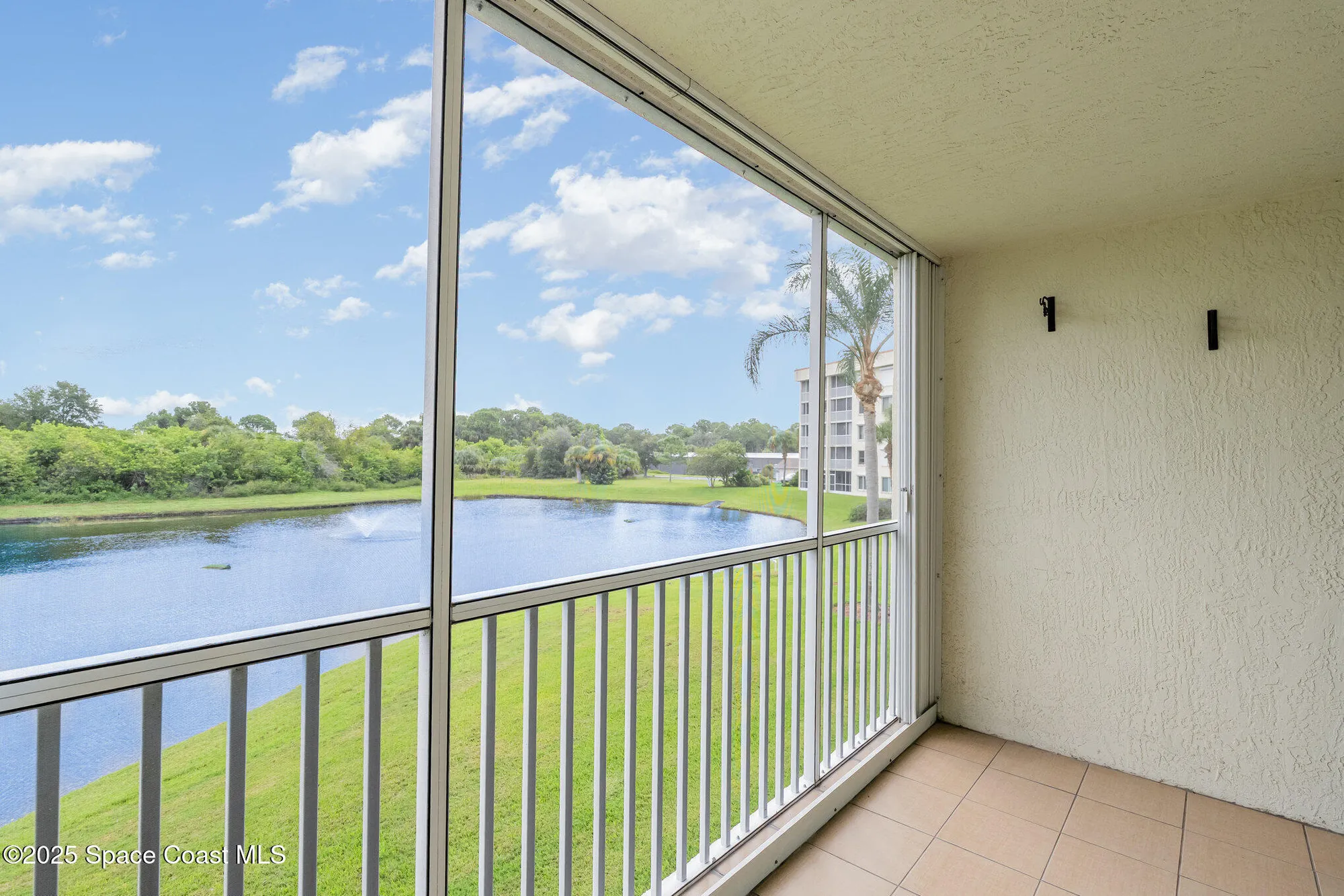Property Slideshow image 1 of 33 | 1410 huntington ln apt 1204, Rockledge, FL, 32955