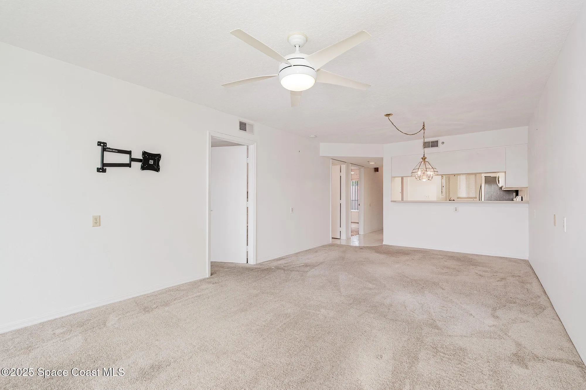 Property Slideshow image 6 of 33 | 1410 huntington ln apt 1204, Rockledge, FL, 32955