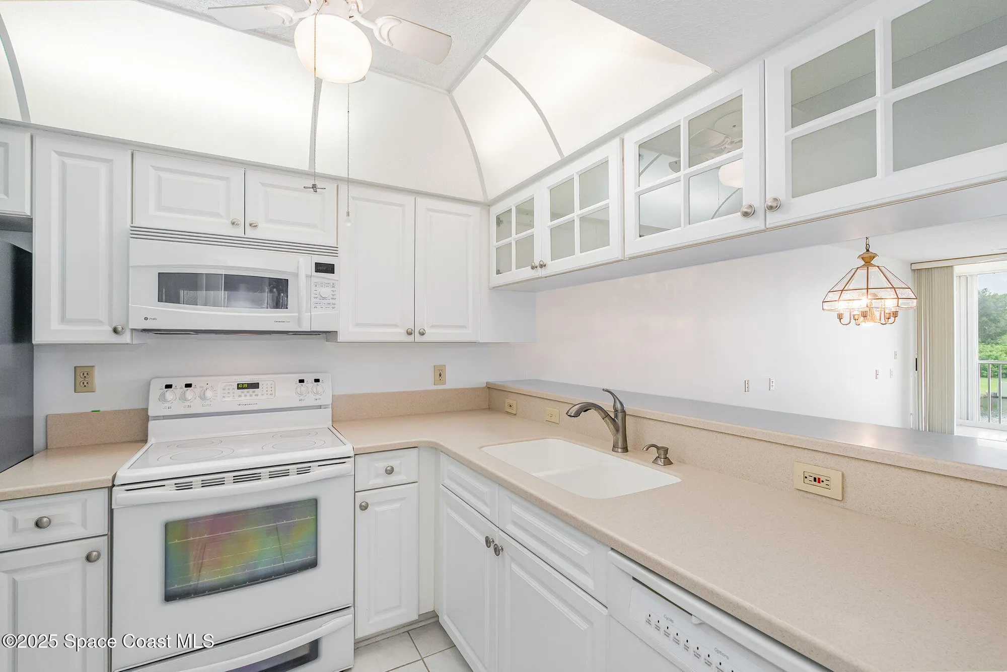 Property Slideshow image 7 of 33 | 1410 huntington ln apt 1204, Rockledge, FL, 32955