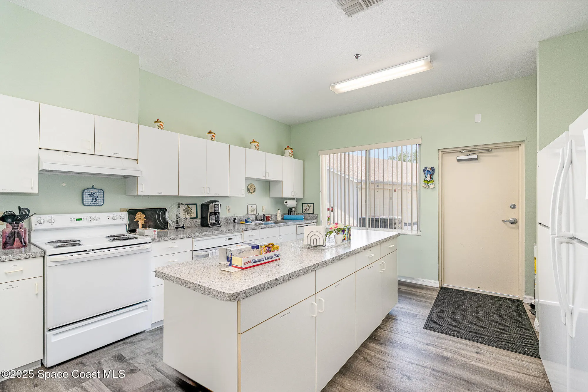 Property Slideshow image 18 of 33 | 1410 huntington ln apt 1204, Rockledge, FL, 32955