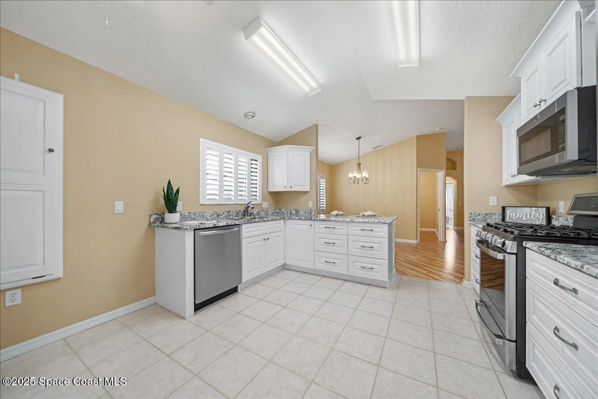 Property Slideshow image 11 of 41 | 1671 lago mar dr, Melbourne, FL, 32940