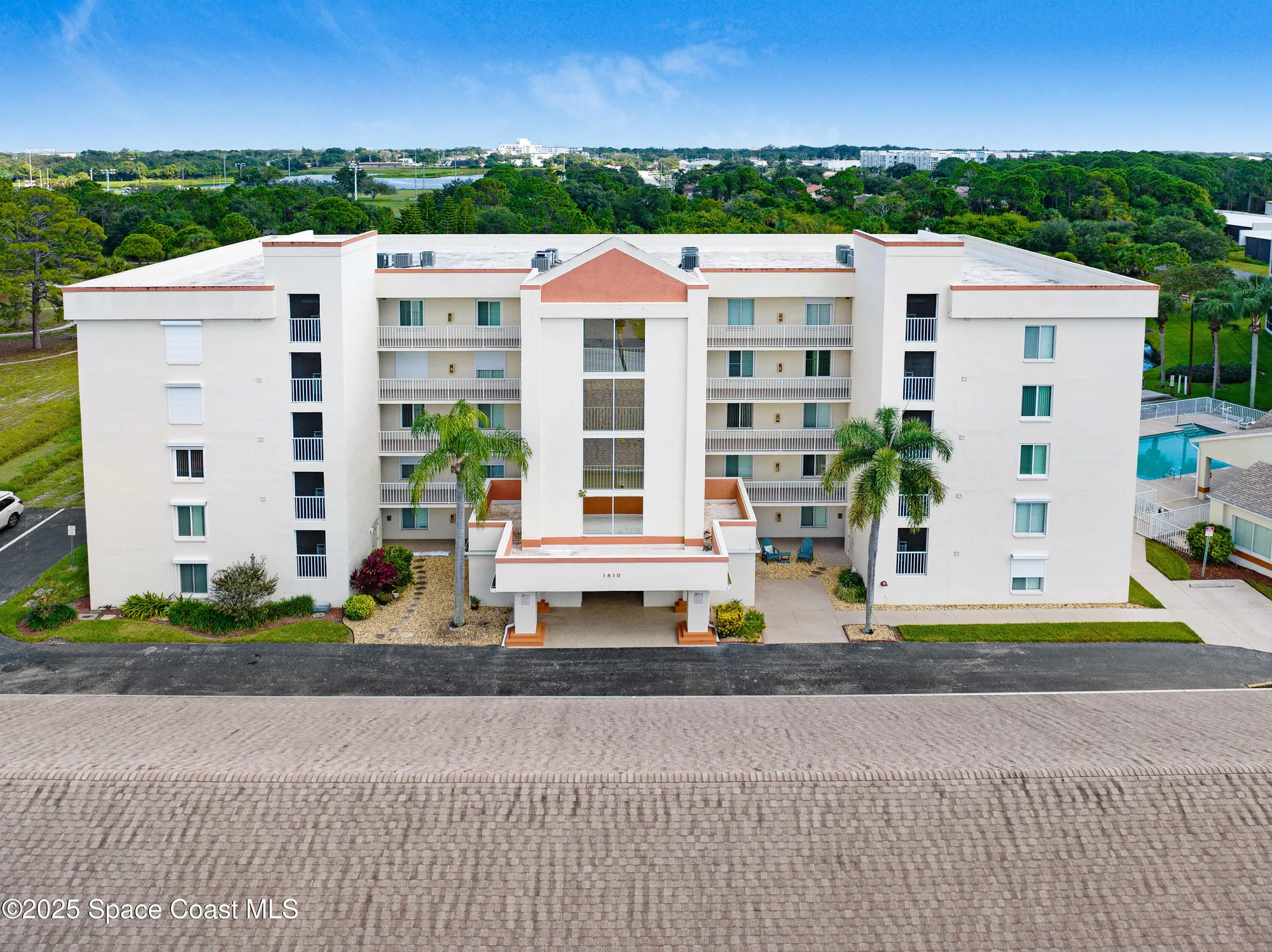 Property Slideshow image 3 of 46 | 1410 huntington ln 1203, Rockledge, FL, 32955