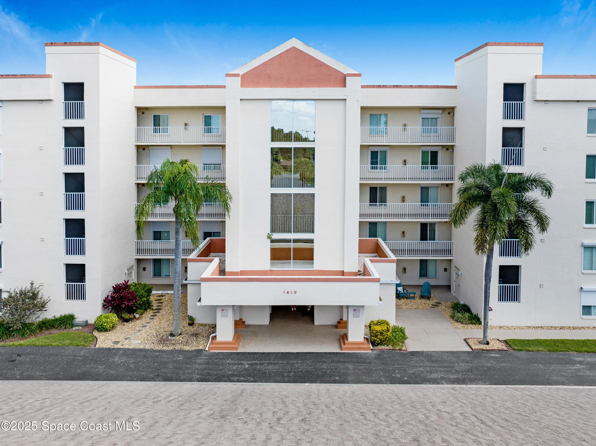 Property Slideshow image 2 of 46 | 1410 huntington ln 1203, Rockledge, FL, 32955