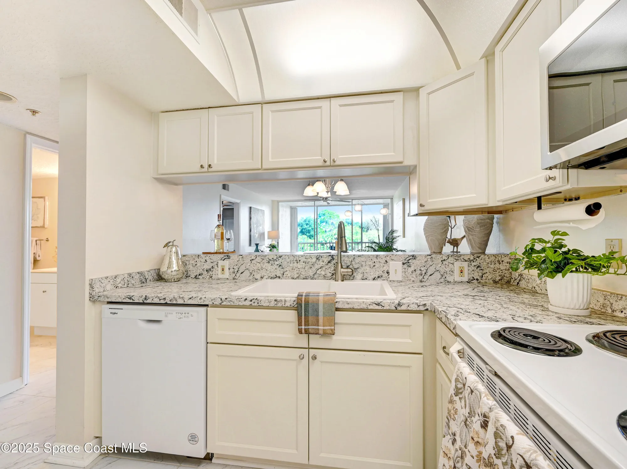 Property Slideshow image 10 of 46 | 1410 huntington ln 1203, Rockledge, FL, 32955