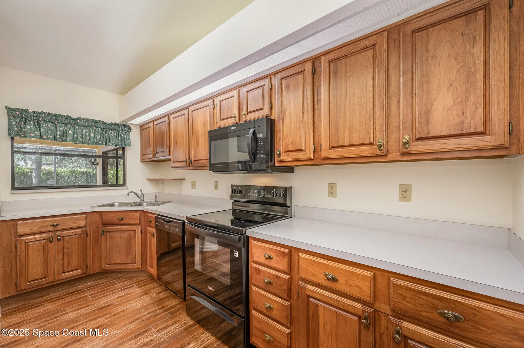 Property Slideshow image 10 of 38 | 1652 independence ave, Melbourne, FL, 32940