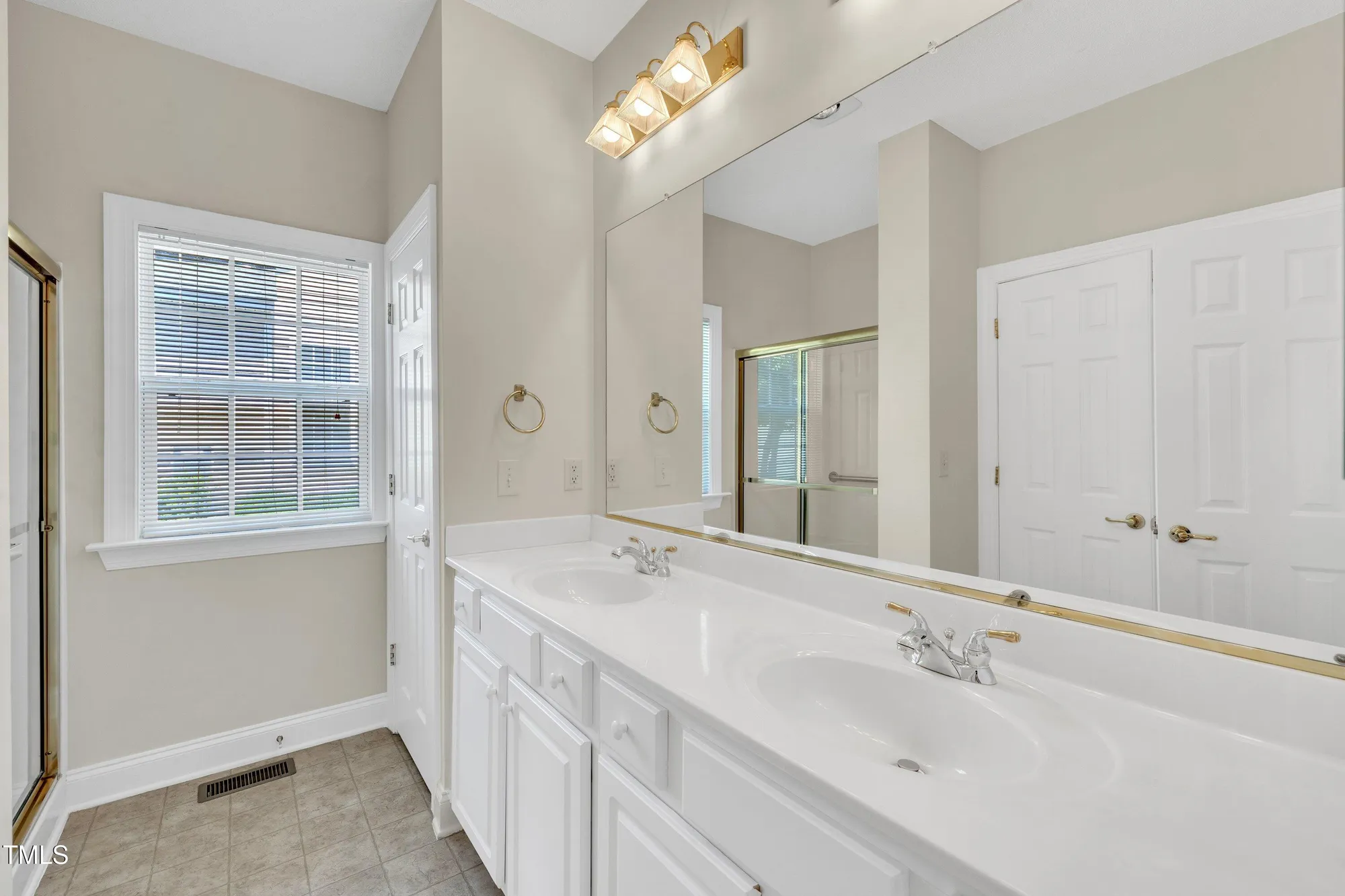 Property Slideshow image 21 of 36 | 105 rockport ridge way, Cary, NC, 27519