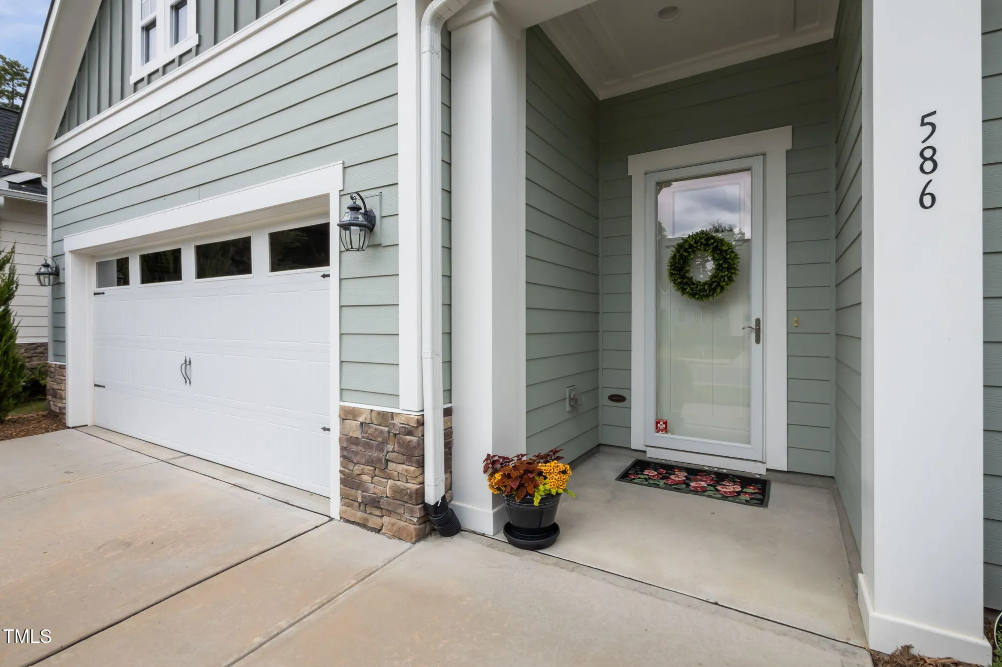 Property Slideshow image 3 of 50 | 586 middleton pl, Chapel Hill, NC, 27516