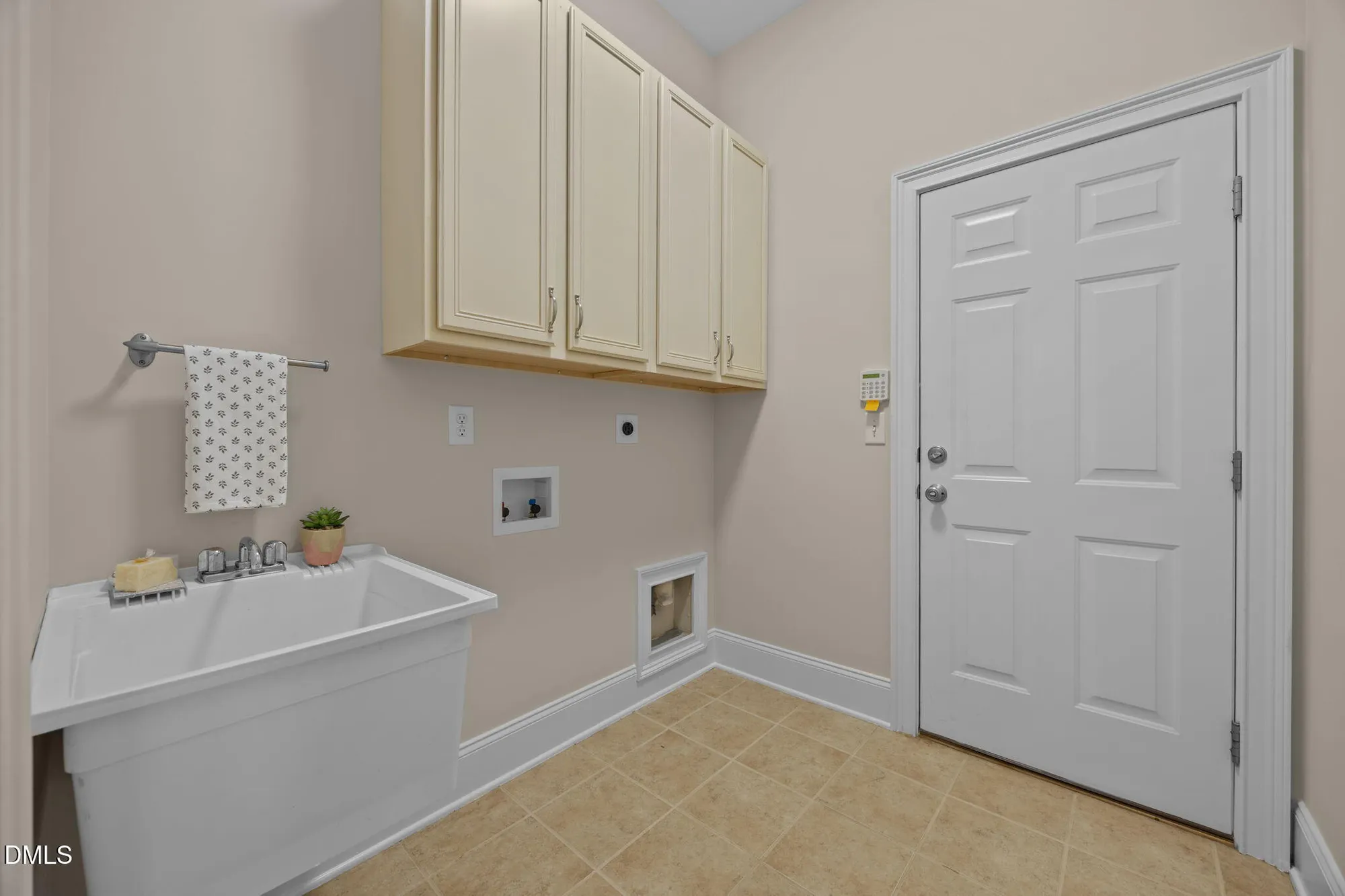 Property Slideshow image 18 of 34 | 11213 emerald creek dr, Raleigh, NC, 27617