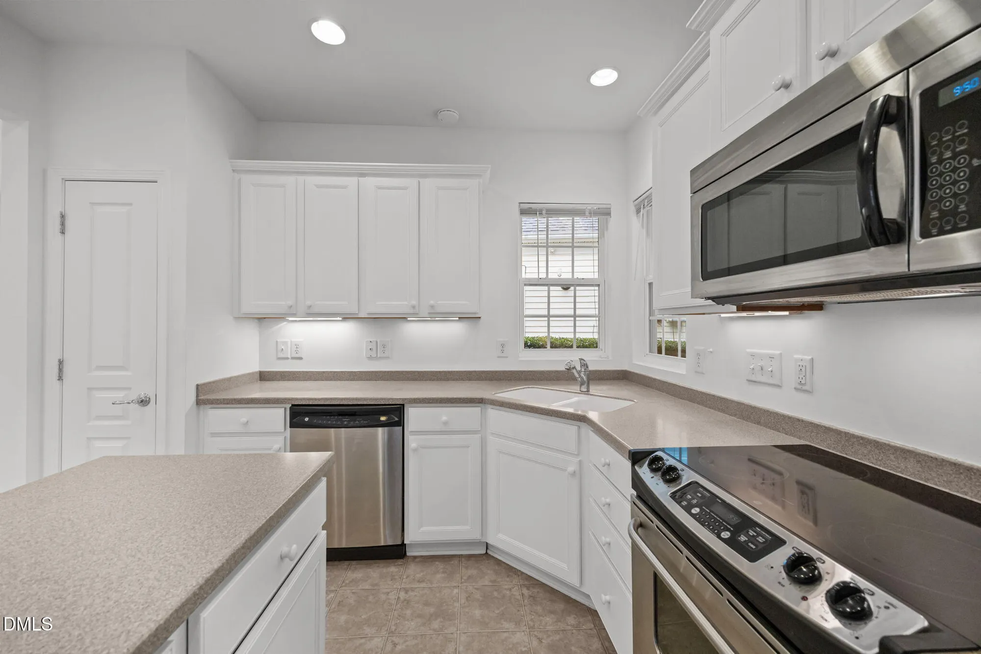 Property Slideshow image 13 of 30 | 306 fenmore pl, Cary, NC, 27519