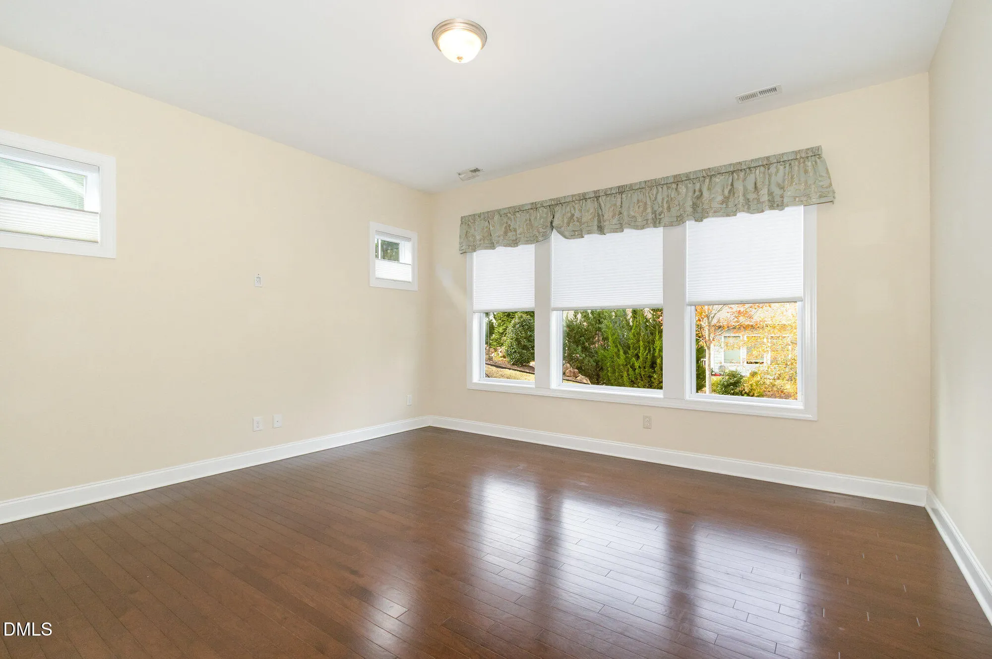 Property Slideshow image 23 of 56 | 105 coventry ln, Chapel Hill, NC, 27516