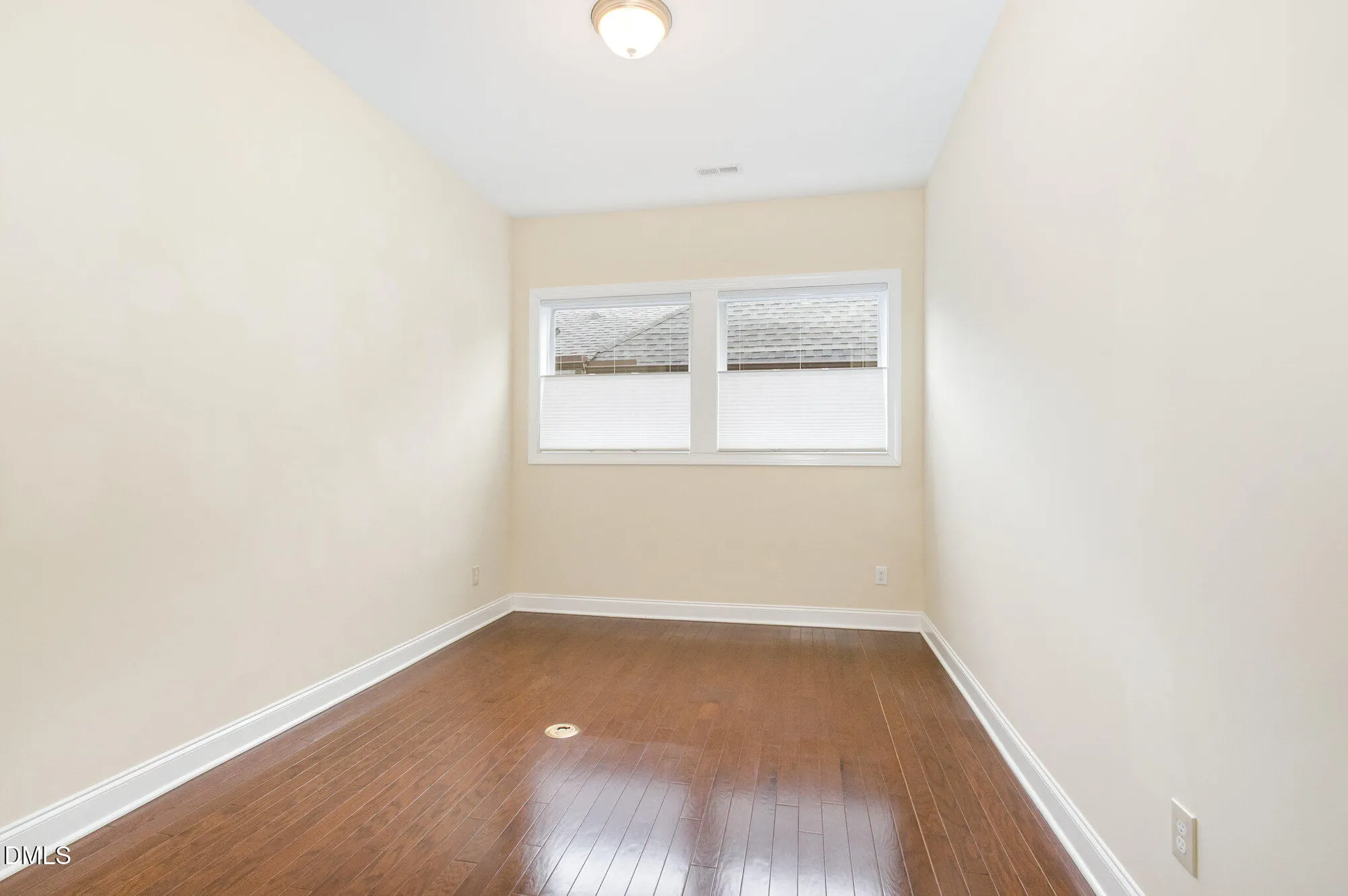 Property Slideshow image 7 of 56 | 105 coventry ln, Chapel Hill, NC, 27516