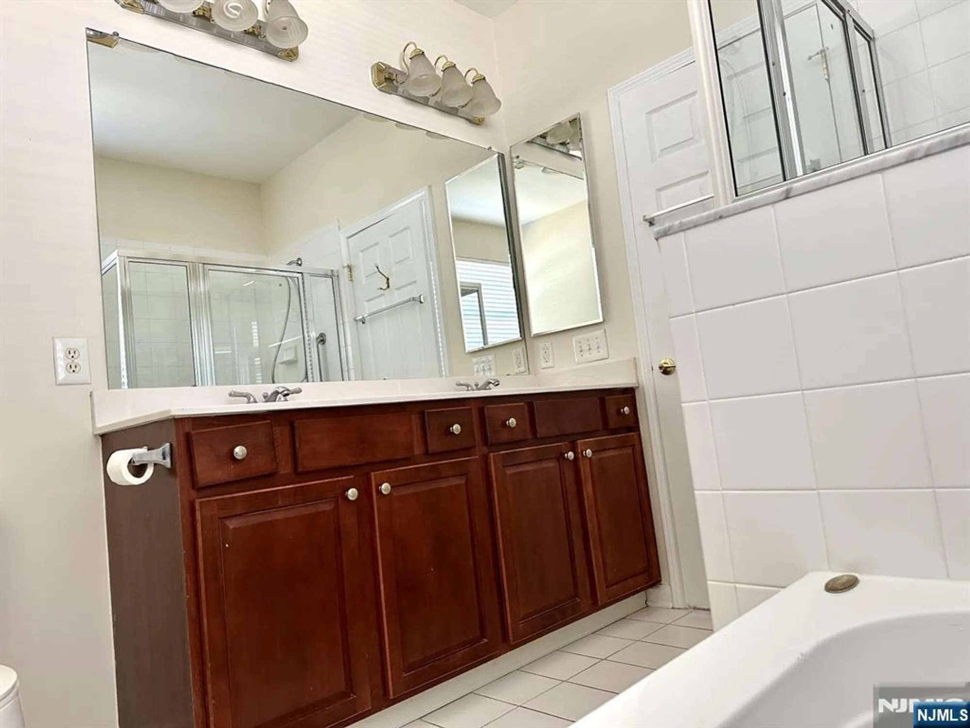 Property Slideshow image 11 of 14 | 18 waltham way, Jackson, NJ, 08527