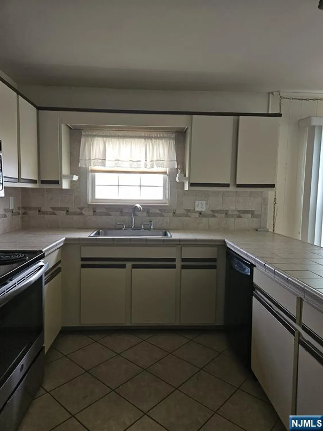 Property Slideshow image 5 of 35 | 27 maracaibo pl, Toms River, NJ, 08757