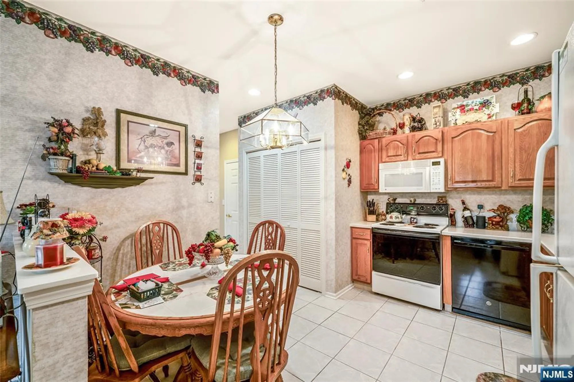 Property Slideshow image 8 of 20 | 7417 richmond rd, West Milford, NJ, 07480