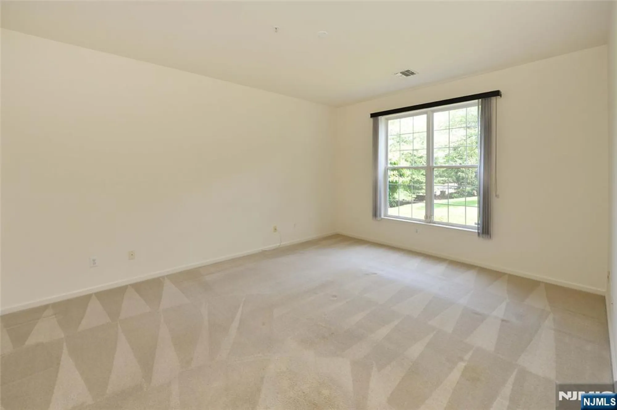 Property Slideshow image 12 of 25 | 103 four seasons dr # 103, Wayne, NJ, 07470