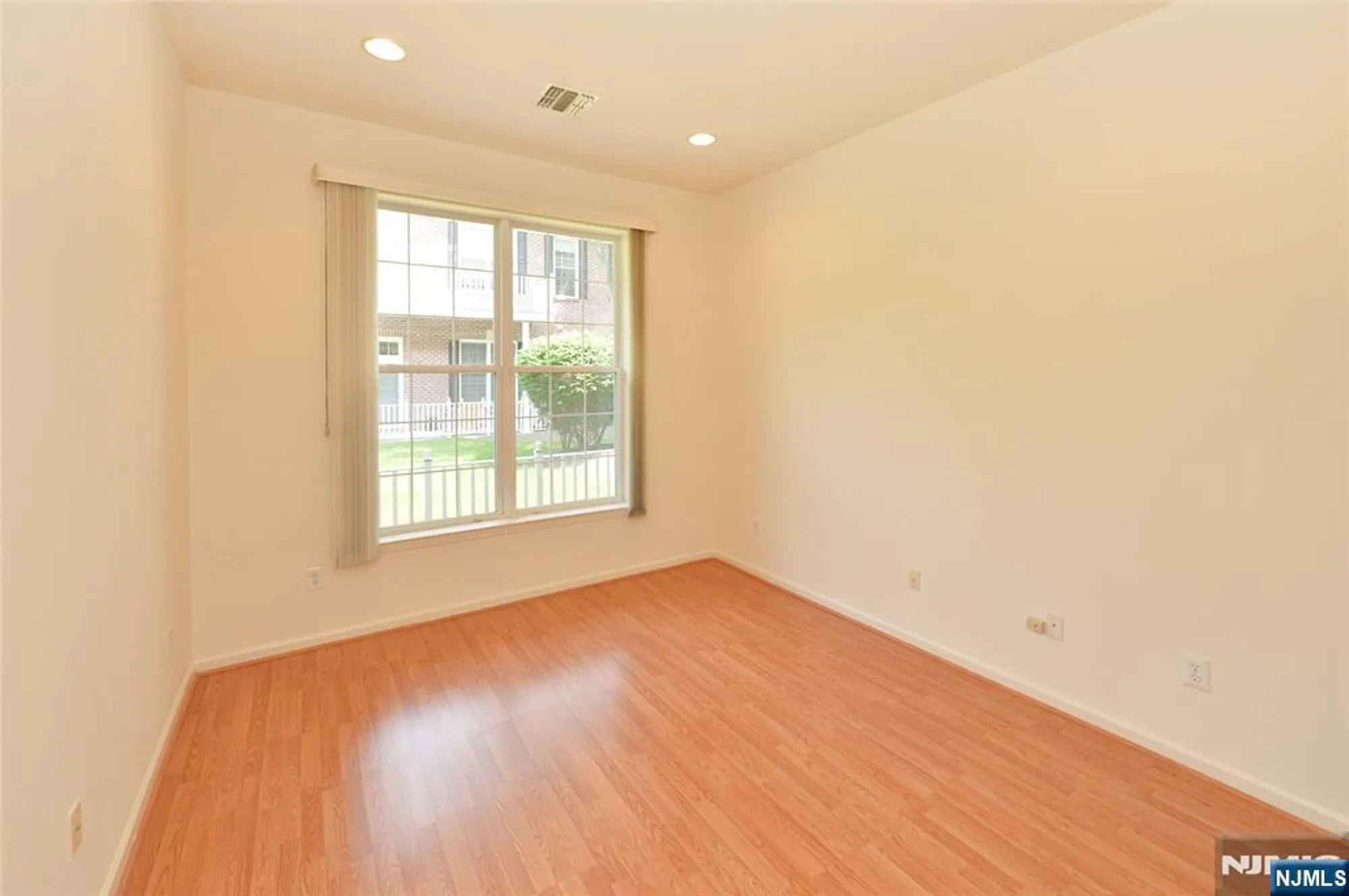 Property Slideshow image 14 of 25 | 103 four seasons dr # 103, Wayne, NJ, 07470