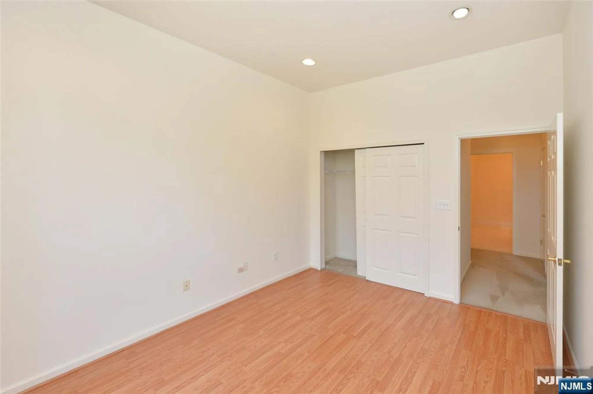 Property Slideshow image 15 of 25 | 103 four seasons dr # 103, Wayne, NJ, 07470