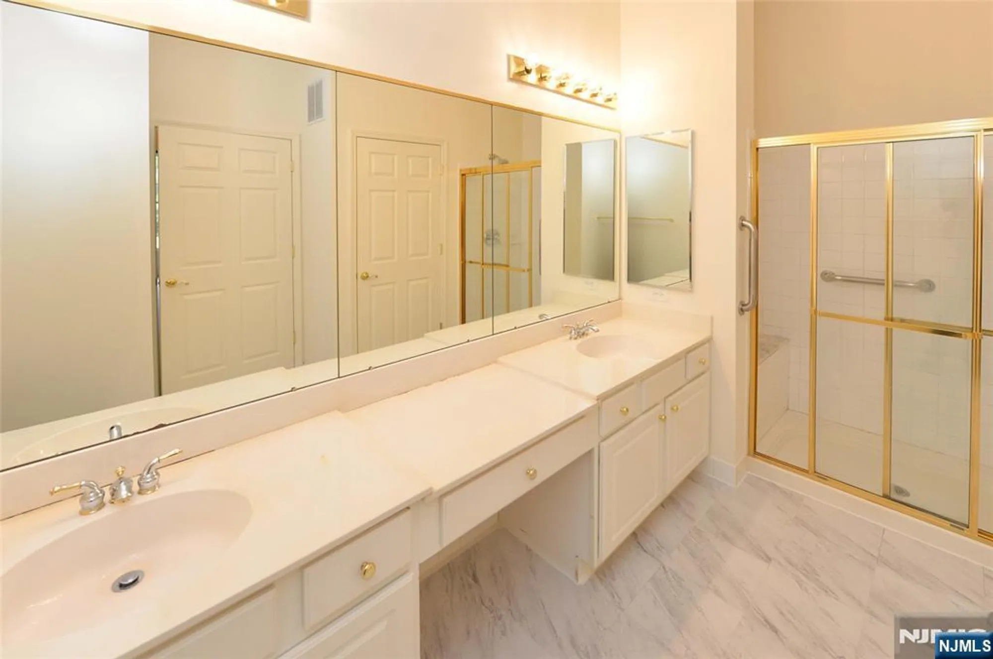 Property Slideshow image 16 of 25 | 103 four seasons dr # 103, Wayne, NJ, 07470