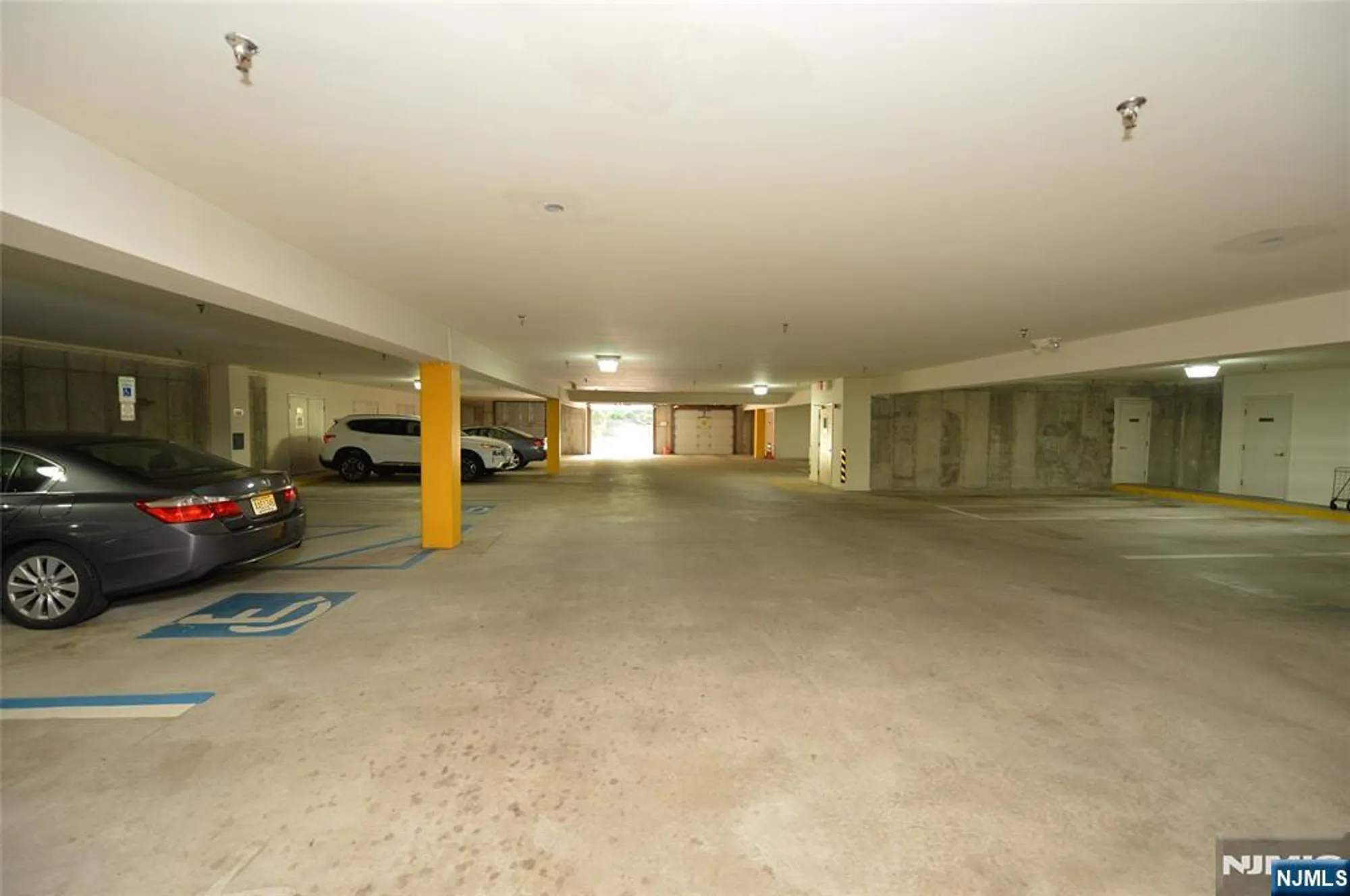 Property Slideshow image 19 of 25 | 103 four seasons dr # 103, Wayne, NJ, 07470