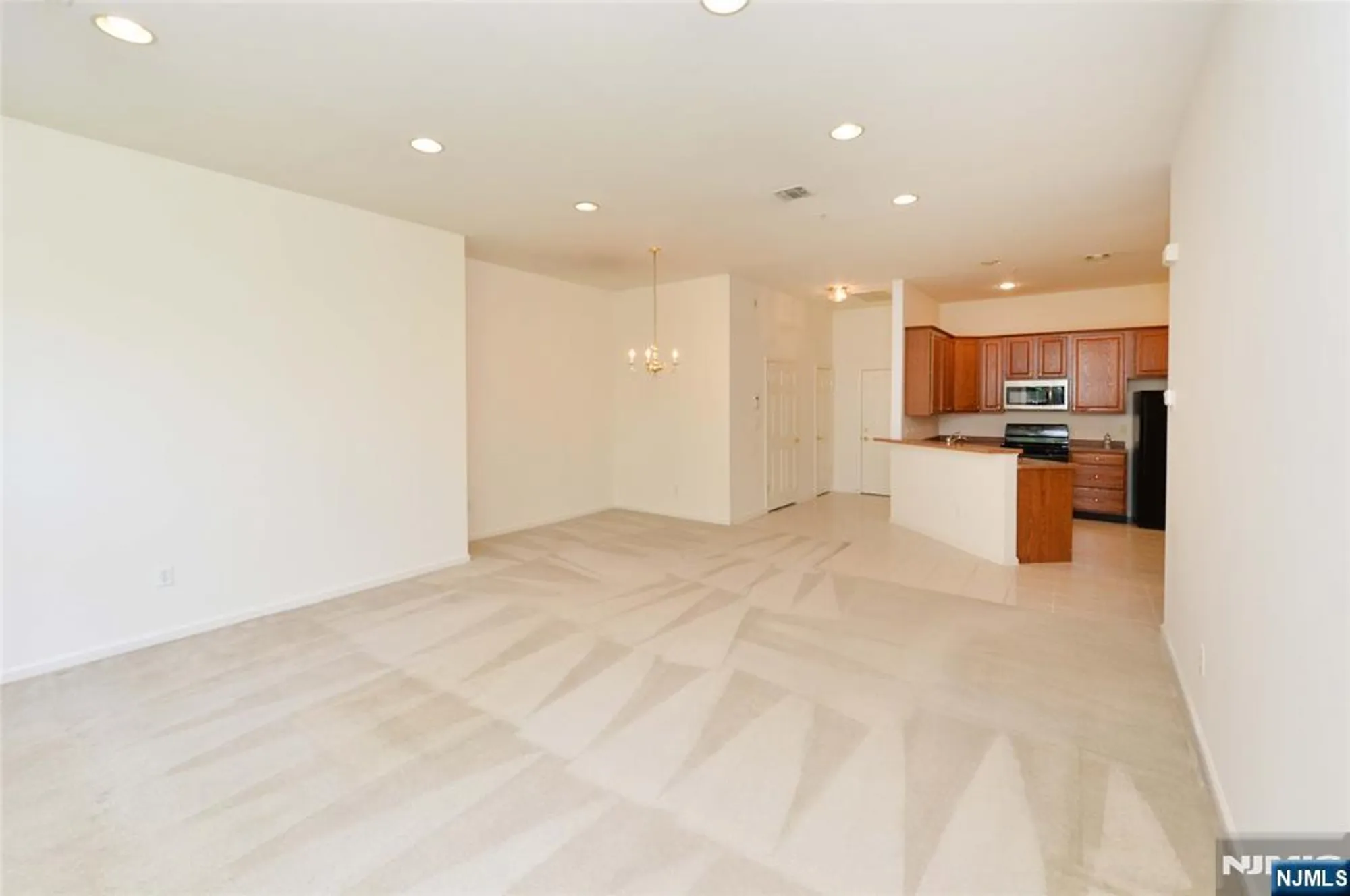 Property Slideshow image 7 of 25 | 103 four seasons dr # 103, Wayne, NJ, 07470