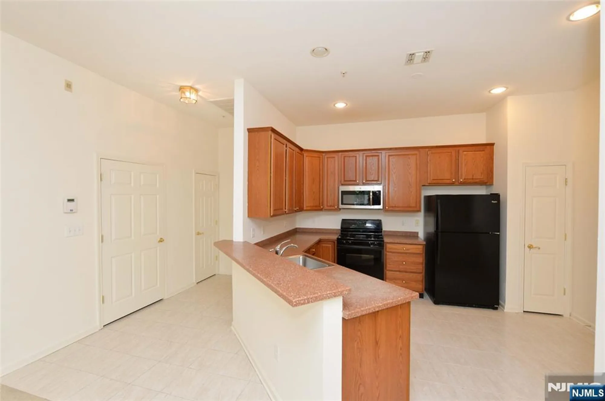 Property Slideshow image 8 of 25 | 103 four seasons dr # 103, Wayne, NJ, 07470