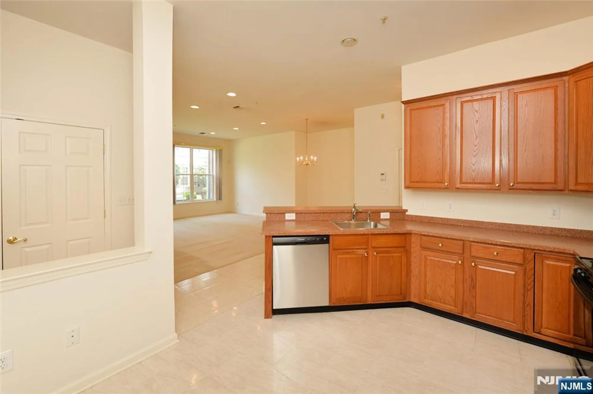 Property Slideshow image 9 of 25 | 103 four seasons dr # 103, Wayne, NJ, 07470