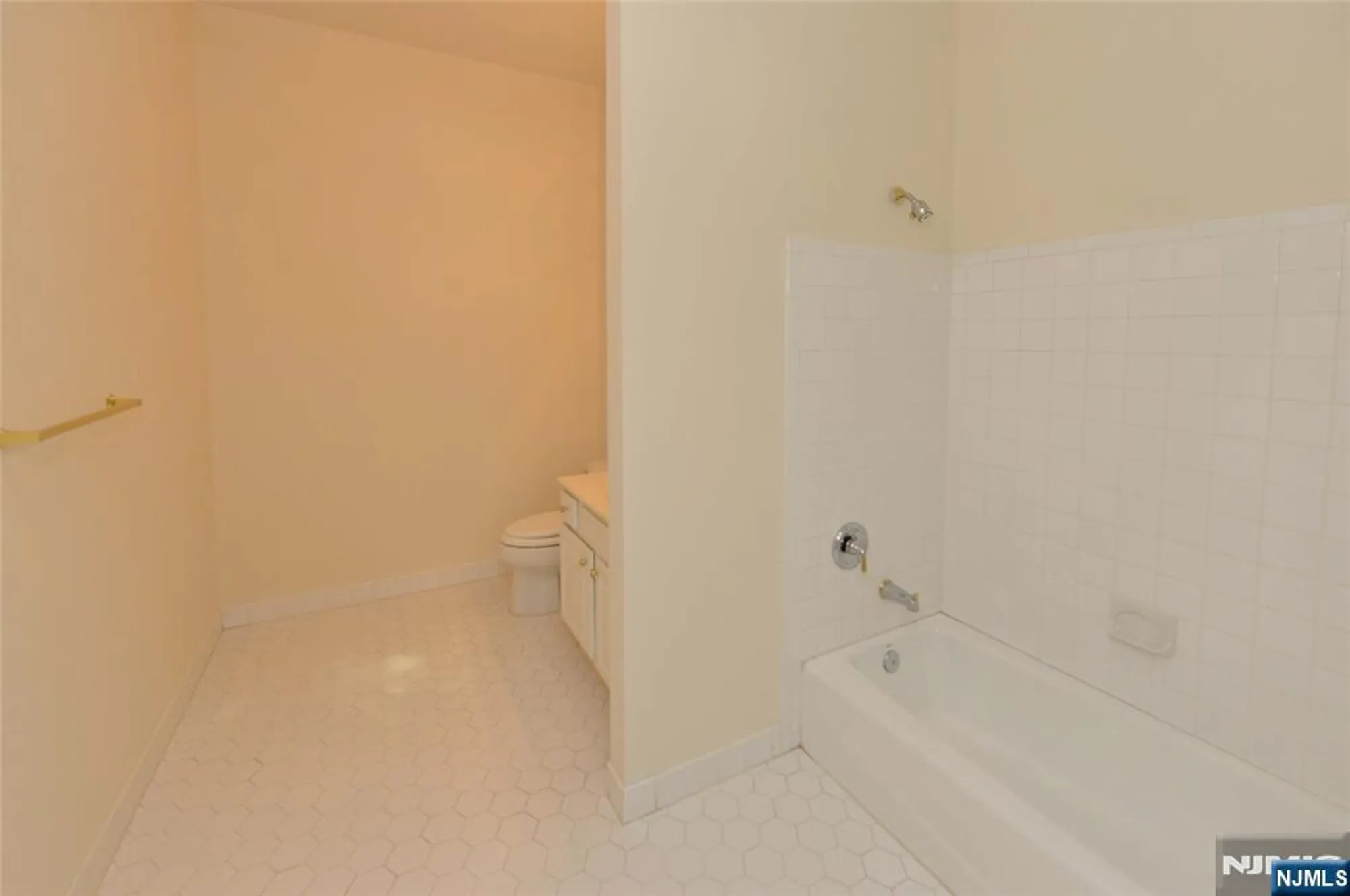 Property Slideshow image 10 of 25 | 103 four seasons dr # 103, Wayne, NJ, 07470