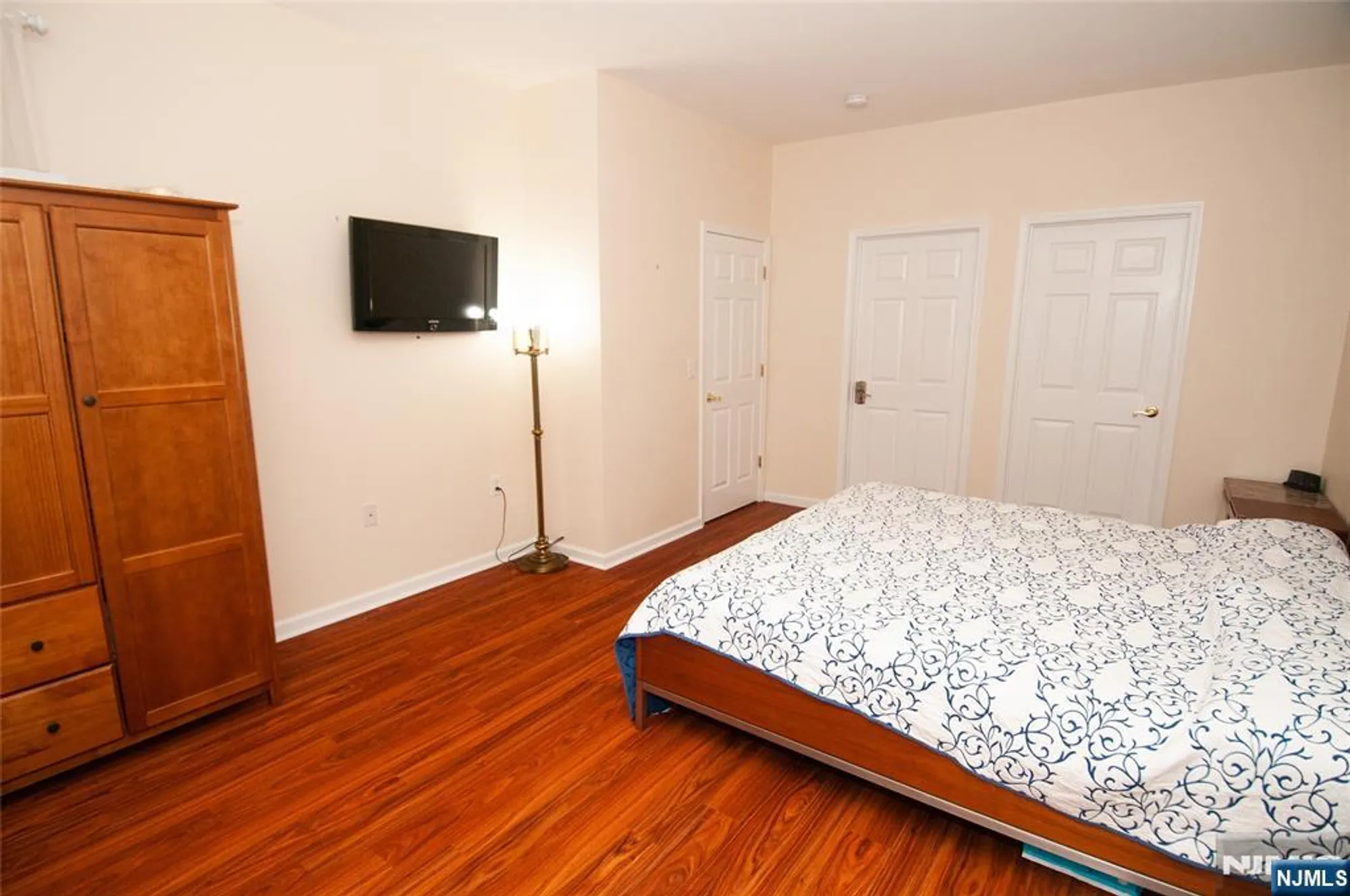 Property Slideshow image 11 of 40 | 12 farrington plz, Somerset, NJ, 08873