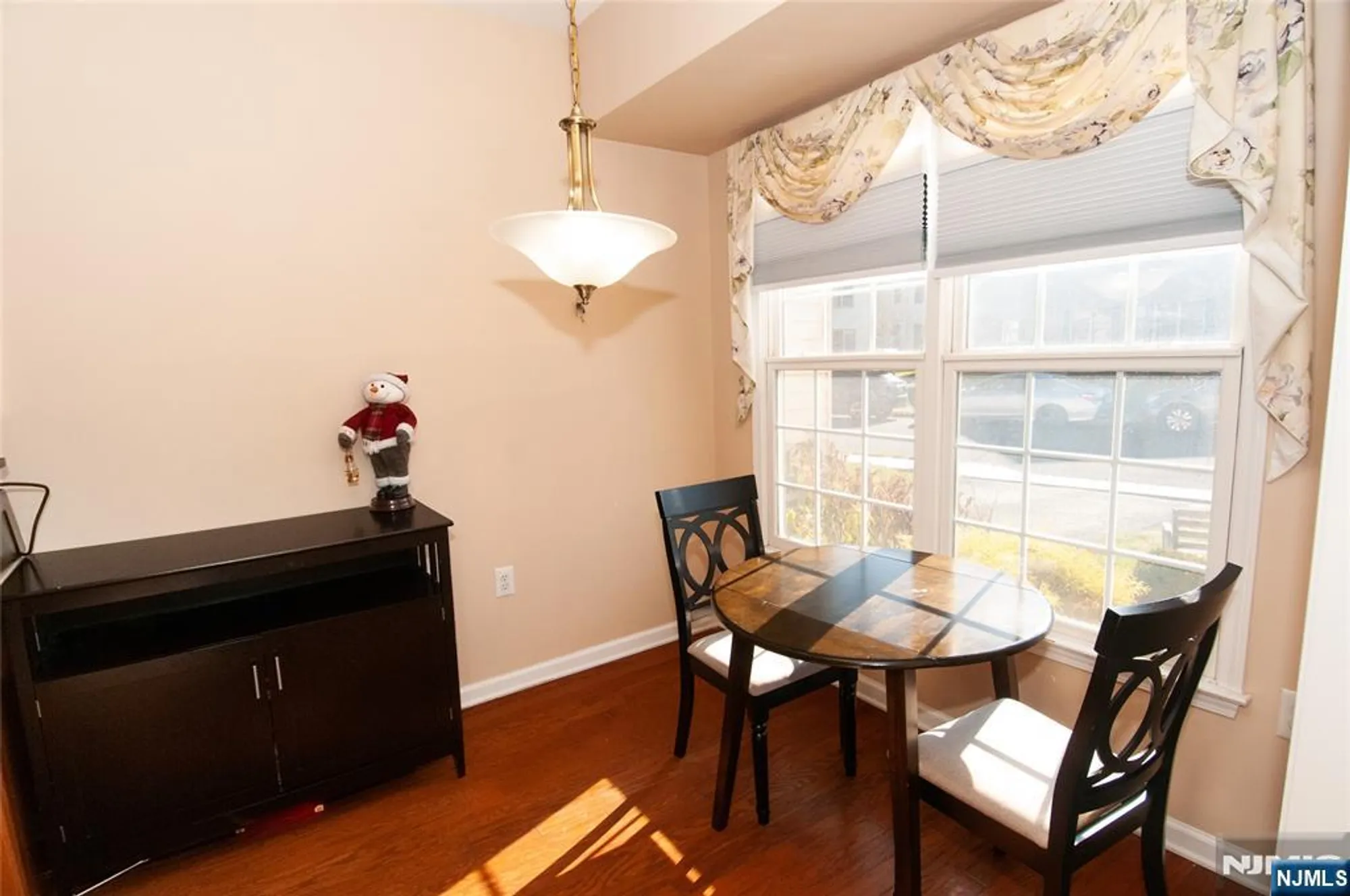 Property Slideshow image 18 of 40 | 12 farrington plz, Somerset, NJ, 08873