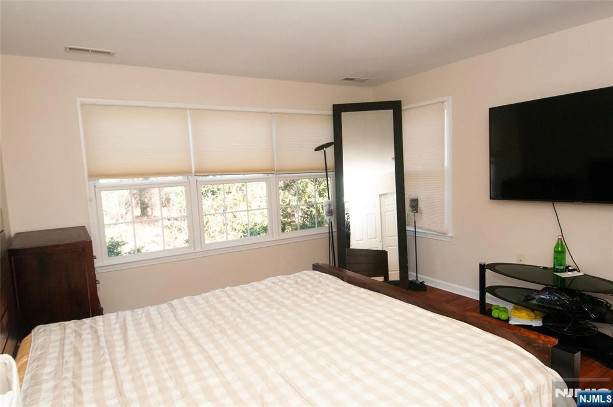 Property Slideshow image 23 of 40 | 12 farrington plz, Somerset, NJ, 08873