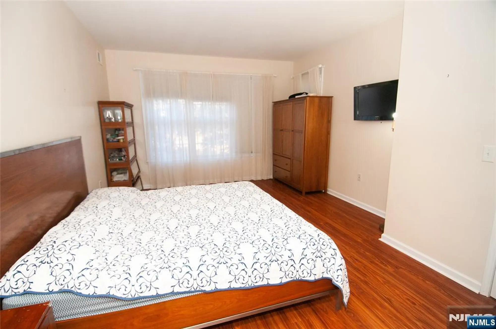 Property Slideshow image 8 of 40 | 12 farrington plz, Somerset, NJ, 08873