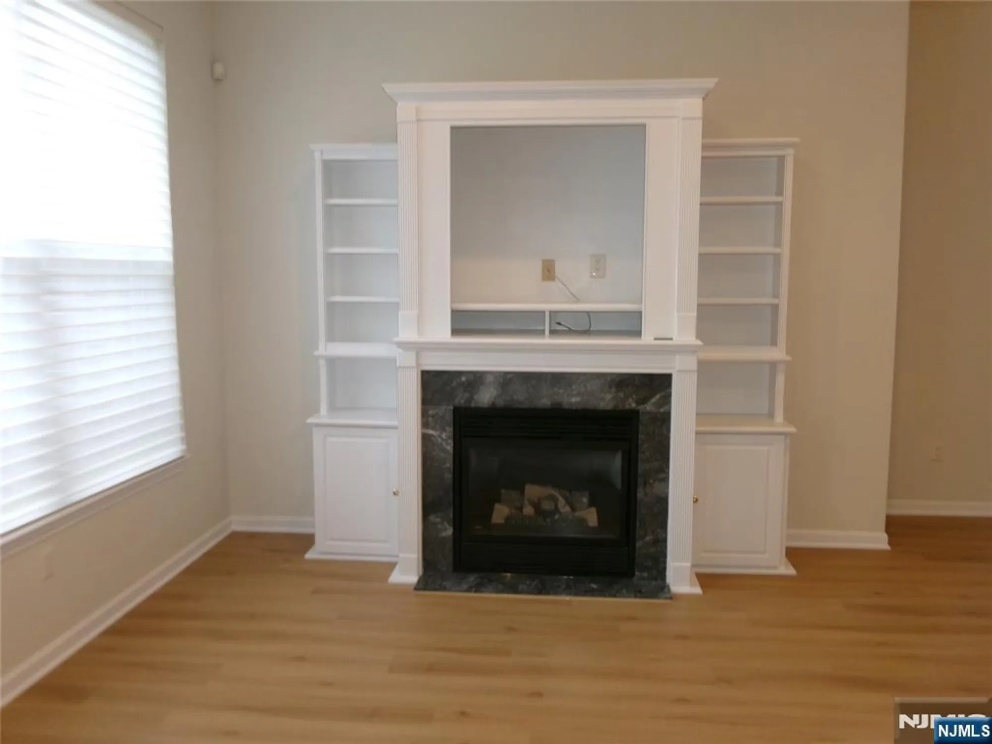 Property Slideshow image 12 of 14 | 511 four seasons dr, Wayne, NJ, 07470