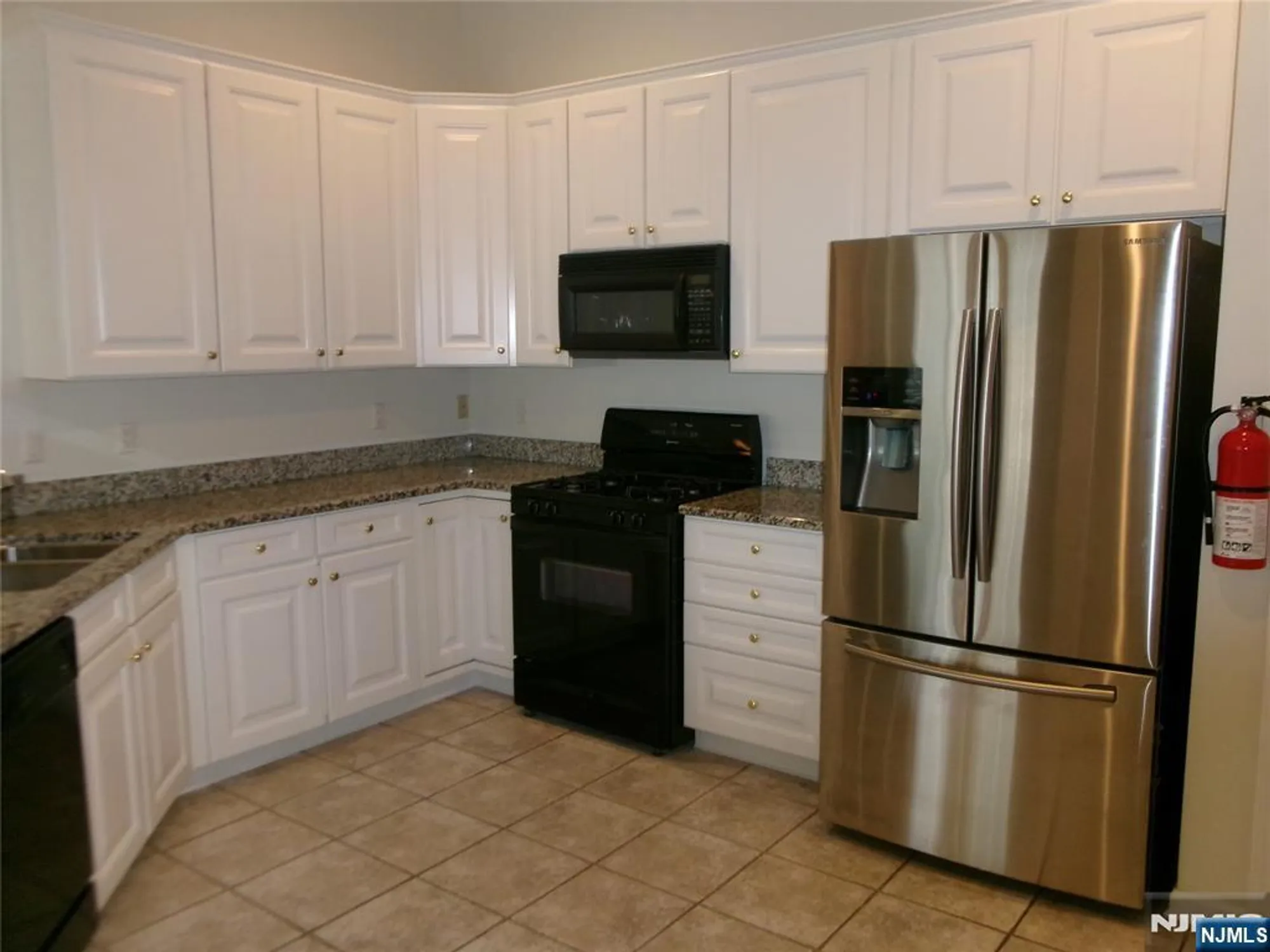 Property Slideshow image 5 of 14 | 511 four seasons dr, Wayne, NJ, 07470