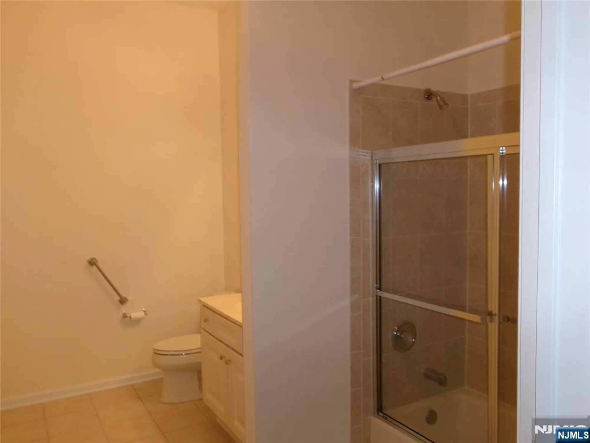 Property Slideshow image 7 of 14 | 511 four seasons dr, Wayne, NJ, 07470