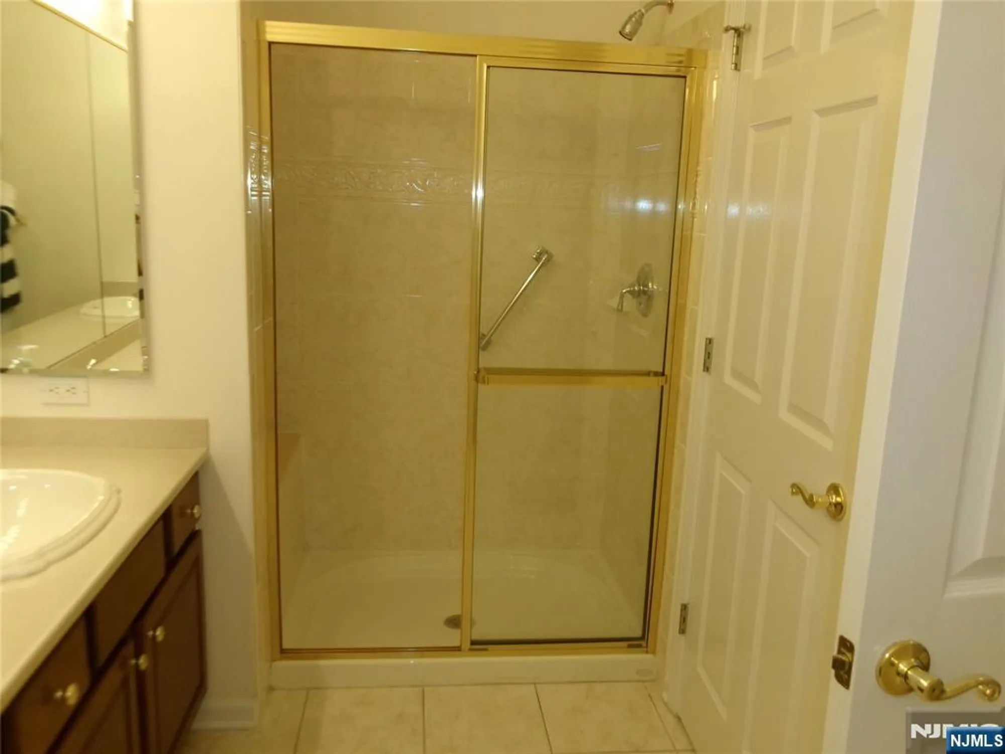 Property Slideshow image 8 of 14 | 511 four seasons dr, Wayne, NJ, 07470