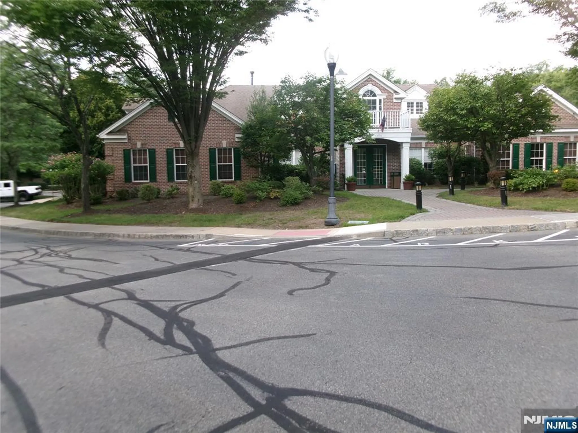 Property Slideshow image 10 of 14 | 511 four seasons dr, Wayne, NJ, 07470